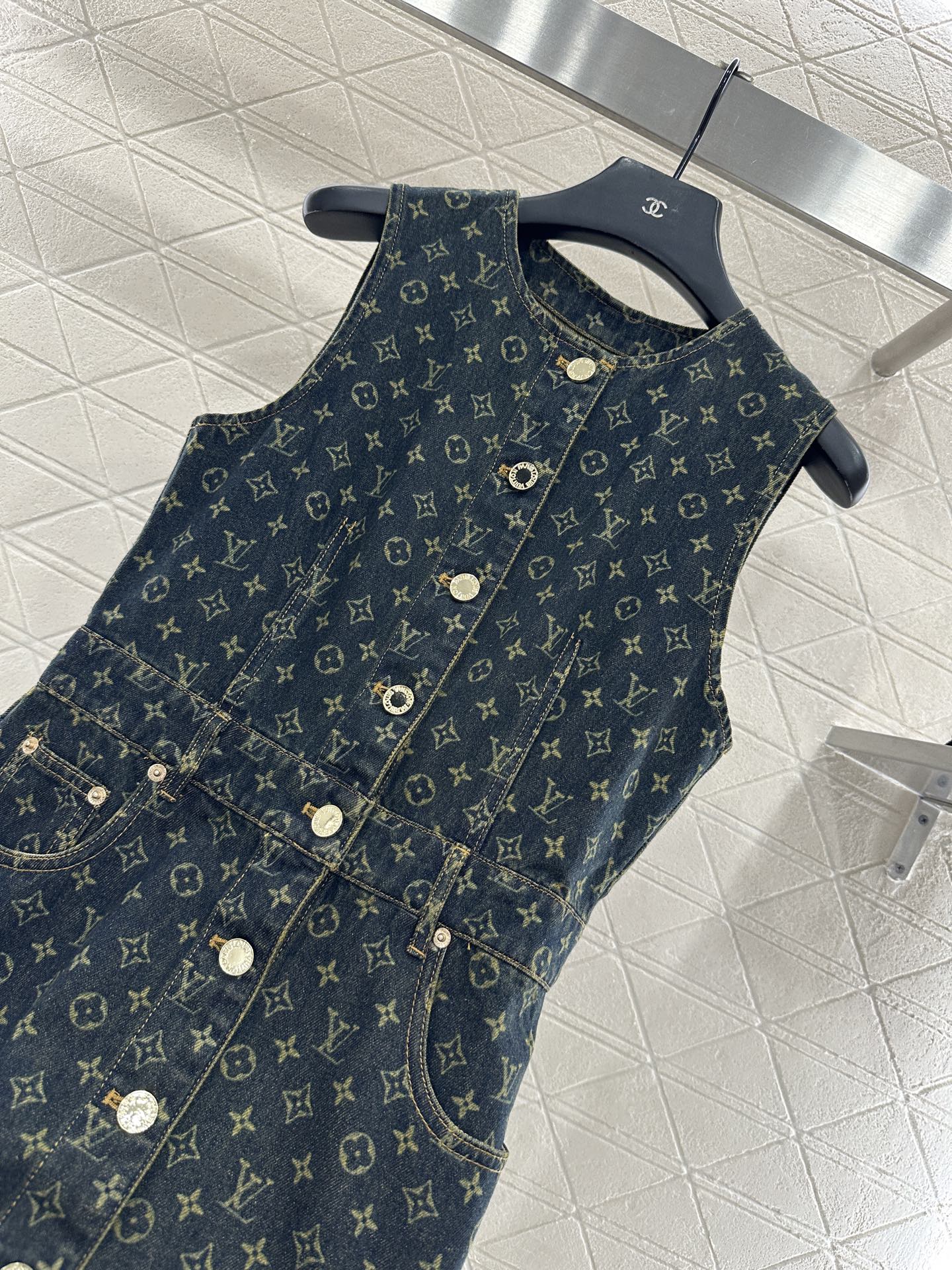 ♥Louis Vuitto*♥2025新品上架 牛仔背心裙定制YB斜纹棉牛仔材质，质感细腻，立挺舒适，背