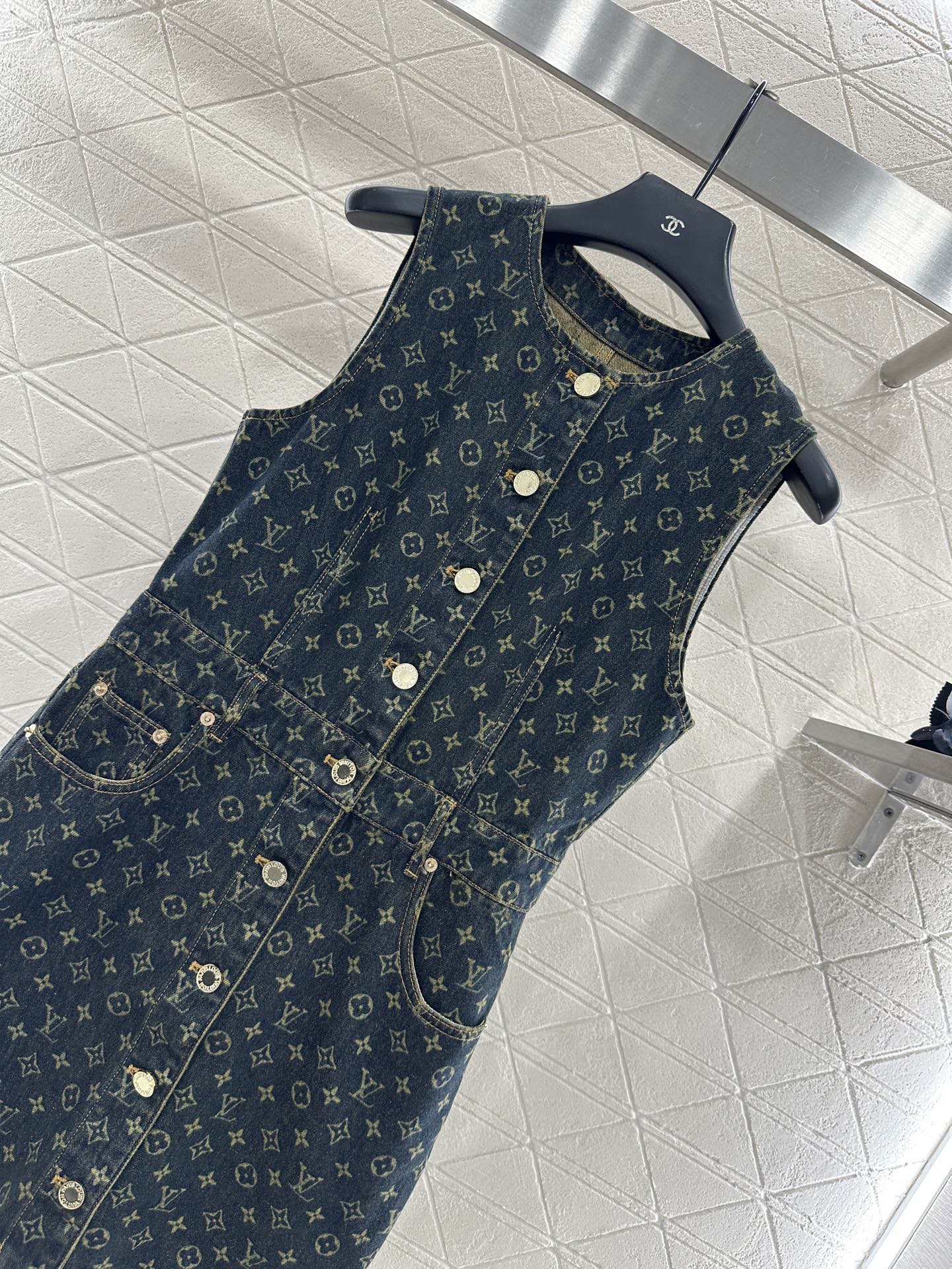 ♥Louis Vuitto*♥2025新品上架 牛仔背心裙定制YB斜纹棉牛仔材质，质感细腻，立挺舒适，背