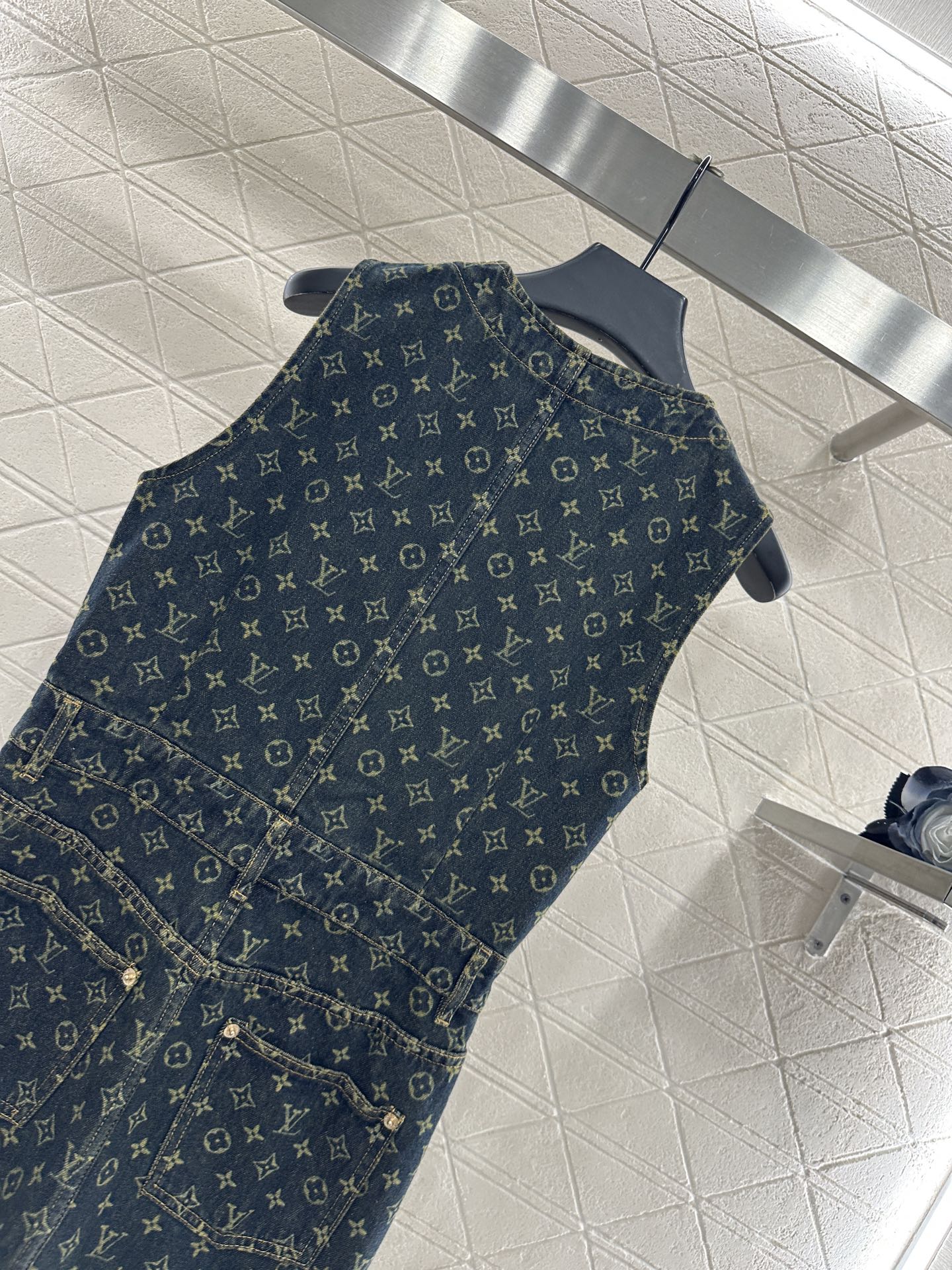 ♥Louis Vuitto*♥2025新品上架 牛仔背心裙定制YB斜纹棉牛仔材质，质感细腻，立挺舒适，背