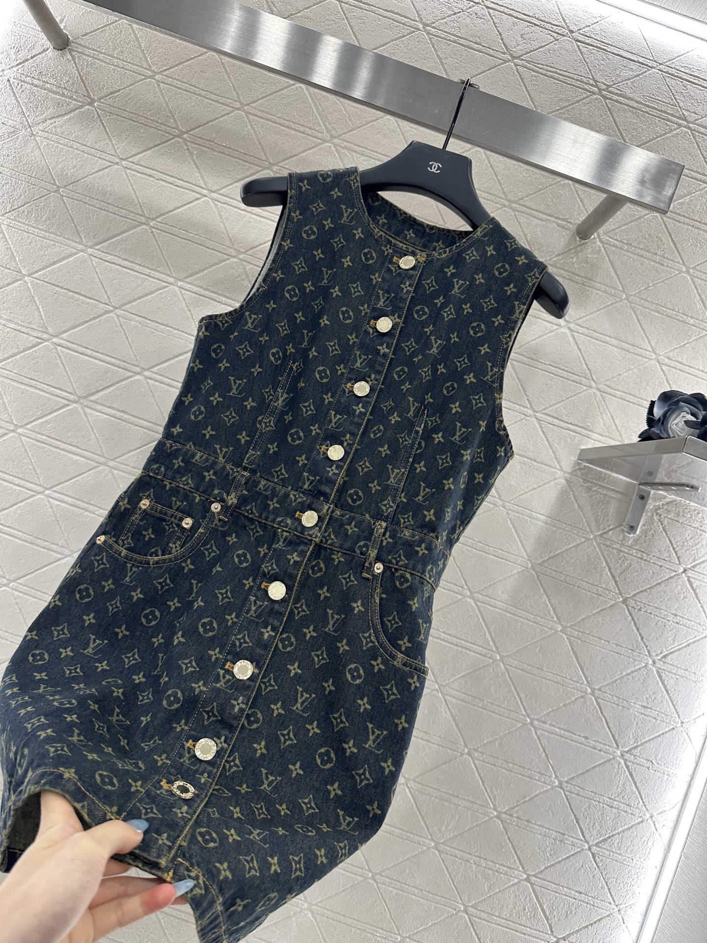 ♥Louis Vuitto*♥2025新品上架 牛仔背心裙定制YB斜纹棉牛仔材质，质感细腻，立挺舒适，背