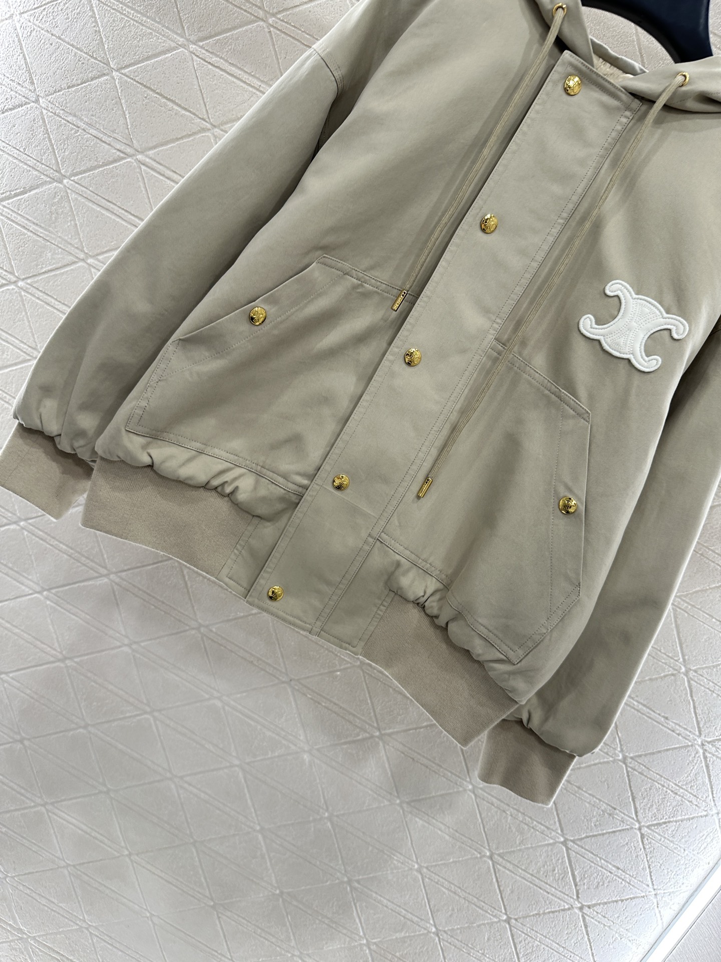 ♥Celin*♥2025新品上架 连帽夹棉抽绳外套定制YB斜纹全棉材质，质感光泽，品相十足，裁剪垂顺流畅