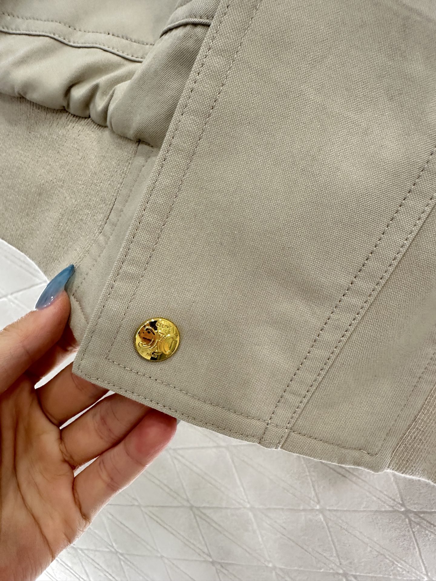 ♥Celin*♥2025新品上架 连帽夹棉抽绳外套定制YB斜纹全棉材质，质感光泽，品相十足，裁剪垂顺流畅