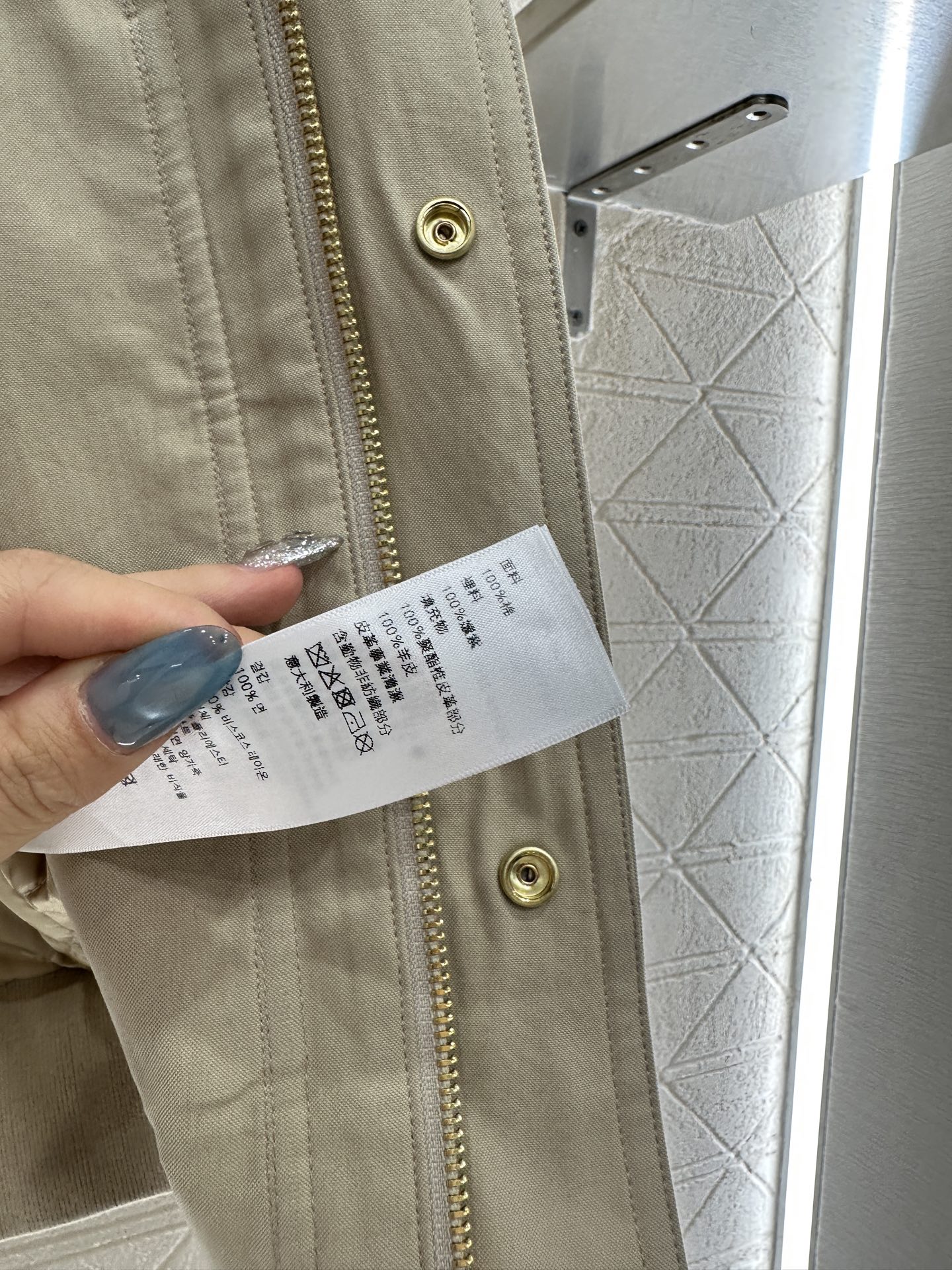 ♥Celin*♥2025新品上架 连帽夹棉抽绳外套定制YB斜纹全棉材质，质感光泽，品相十足，裁剪垂顺流畅