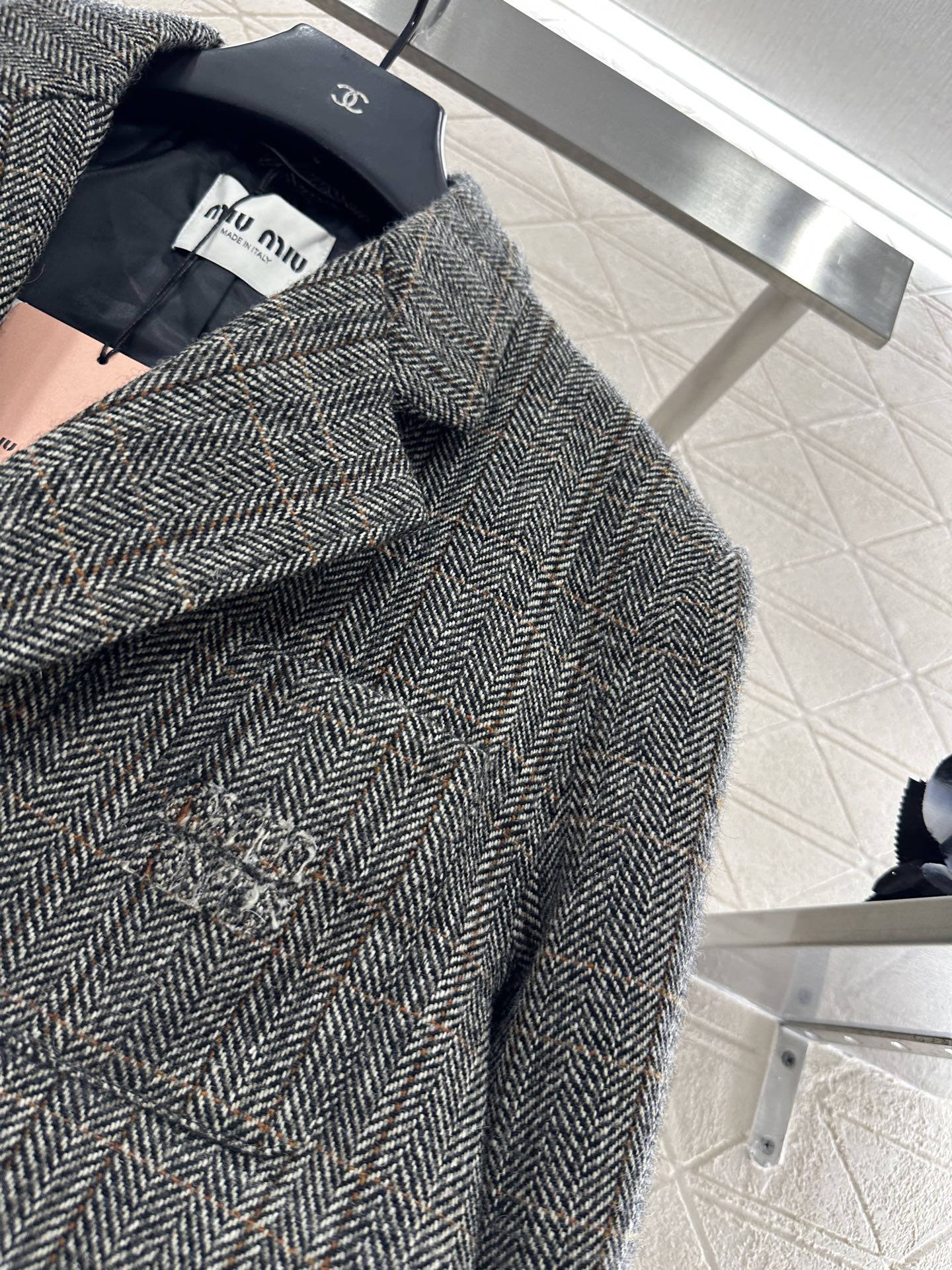 ♥Miumi*♥2025新品上架 翻领格纹口袋西装外套定制YB进口精纺羊毛材质，质感光泽，垂感更强，毛呢
