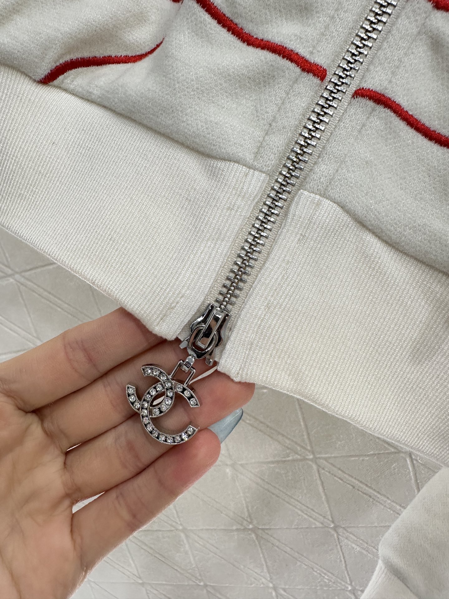 ♥Chane*♥2025新品上架 连帽外套长裤套装定制YB进口棉纶材质，舒适好穿，垂顺有型，连帽拉链外套