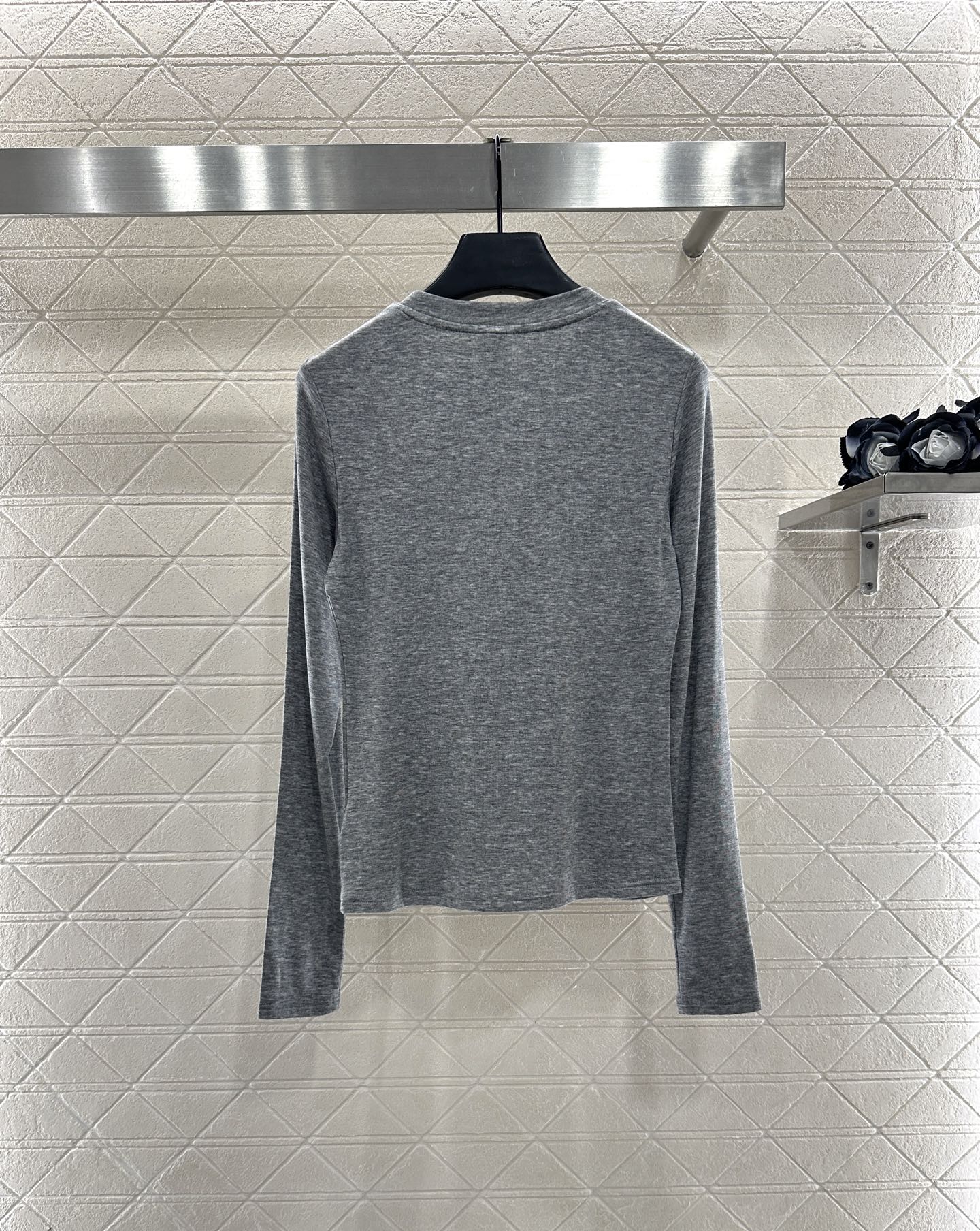 ♥Chrome hear*♥2025新品上架 修身图腾十字架打底衫定制YB进口天丝羊毛材质，质感舒适，弹