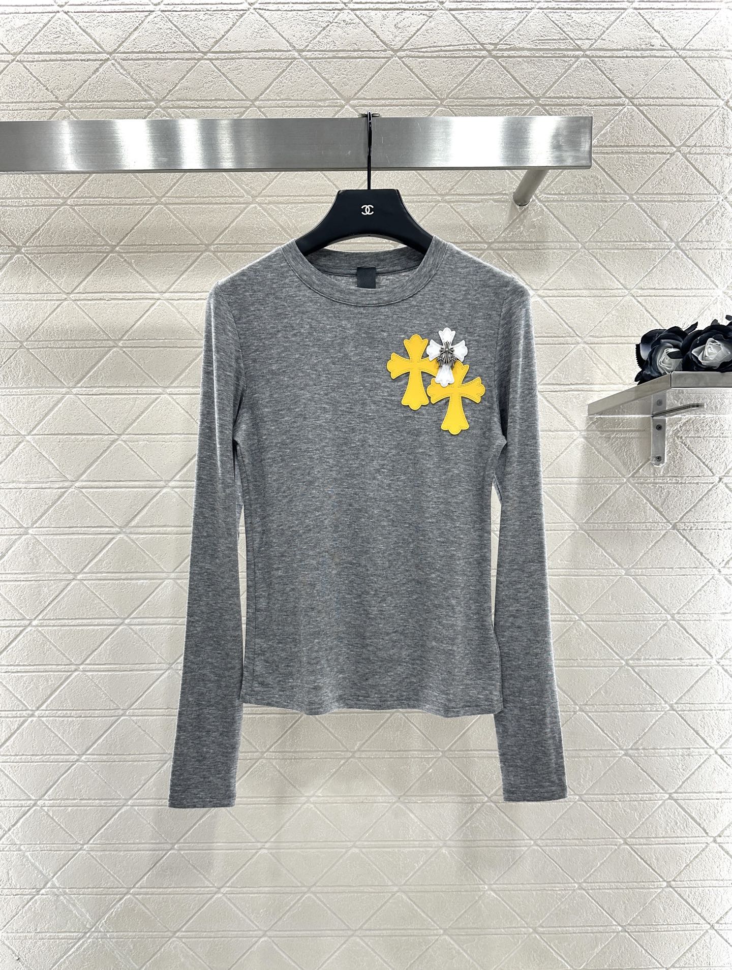 ♥Chrome hear*♥2025新品上架 修身图腾十字架打底衫定制YB进口天丝羊毛材质，质感舒适，弹