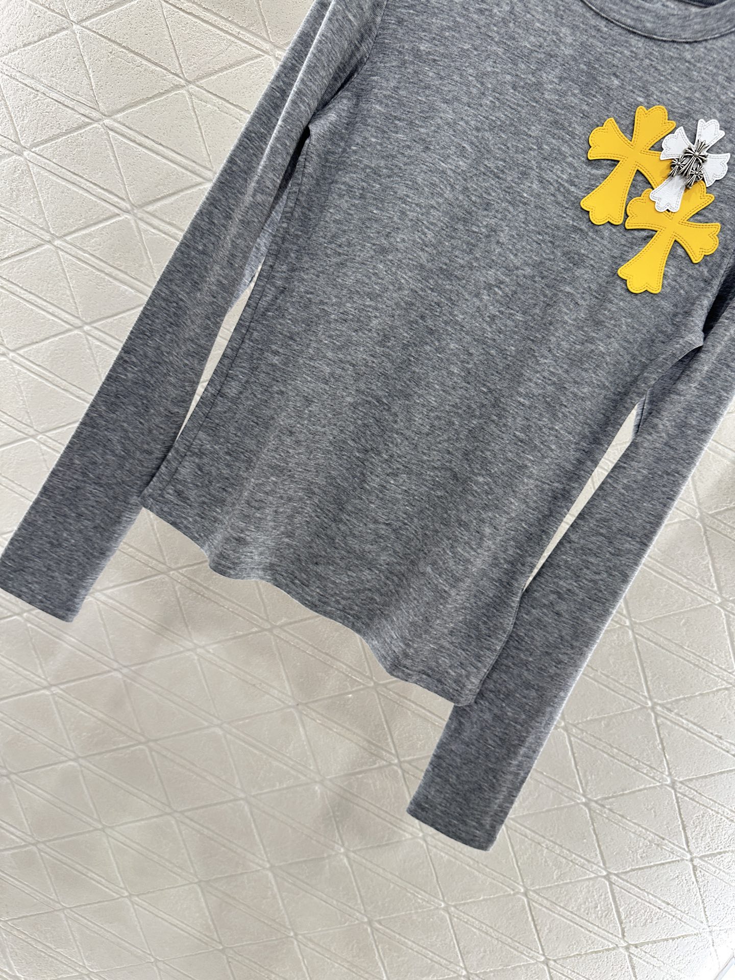 ♥Chrome hear*♥2025新品上架 修身图腾十字架打底衫定制YB进口天丝羊毛材质，质感舒适，弹