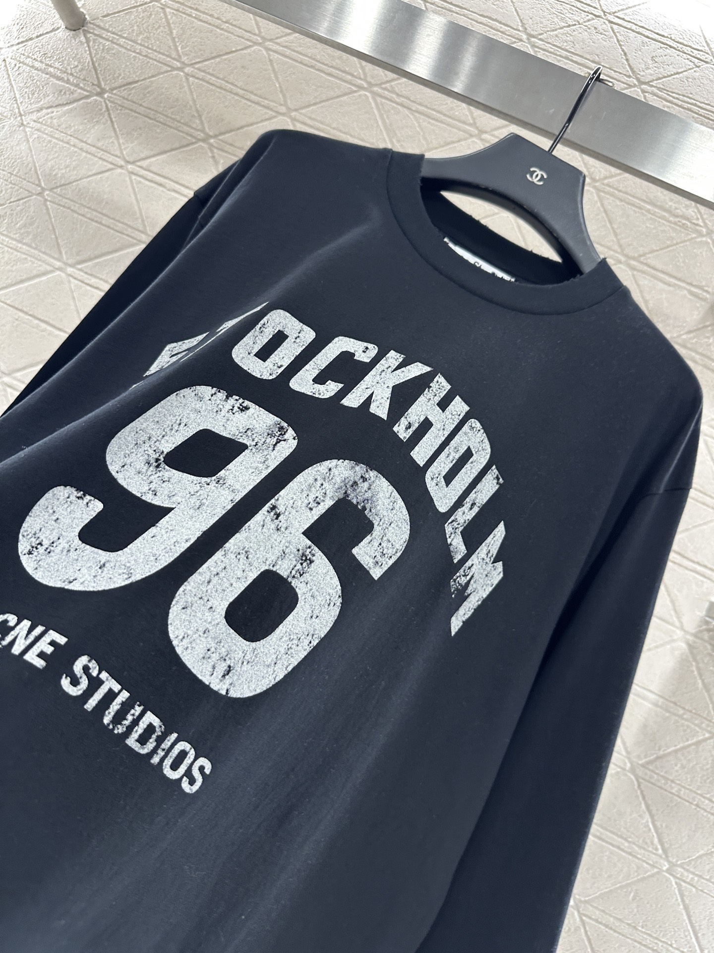 ♥Acne studio*♥2025新品上架 圆领字母印花长袖上衣定制YB斜纹全棉材质，质感细腻，穿搭舒