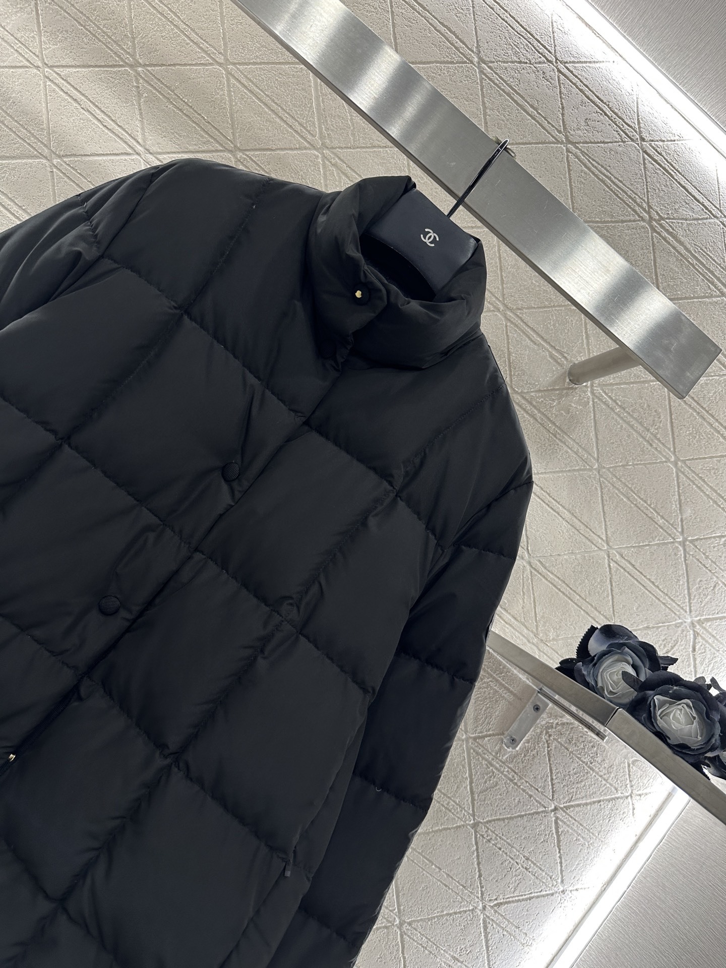 ♥Moncle*♥2025新品上架 长方压纹立领羽绒服定制YB防风防水尼龙材质,白鹅绒填充内里,整件轻盈