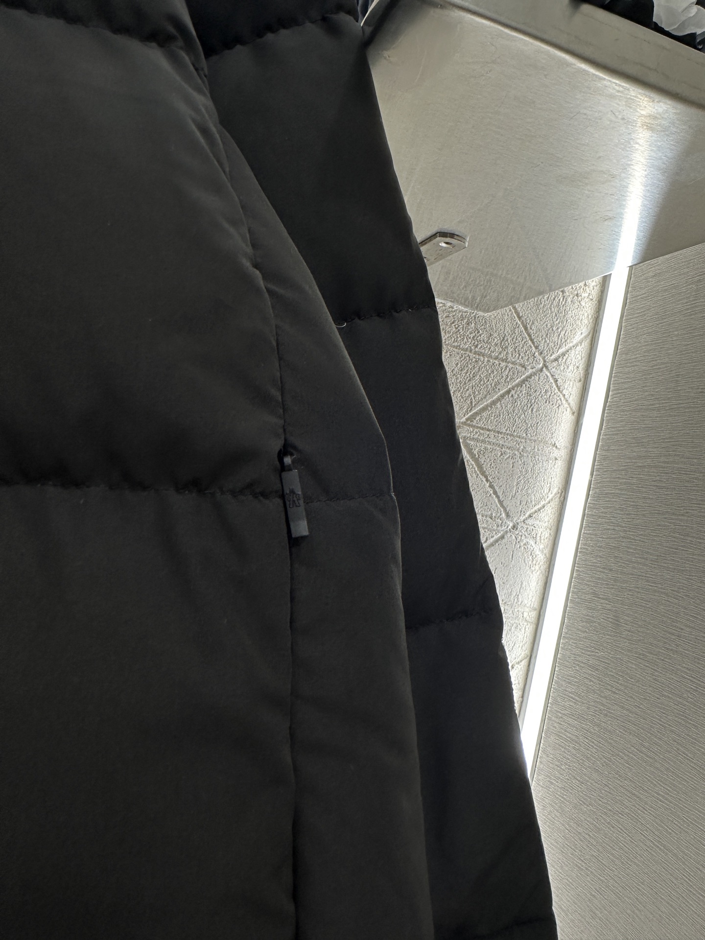 ♥Moncle*♥2025新品上架 长方压纹立领羽绒服定制YB防风防水尼龙材质,白鹅绒填充内里,整件轻盈