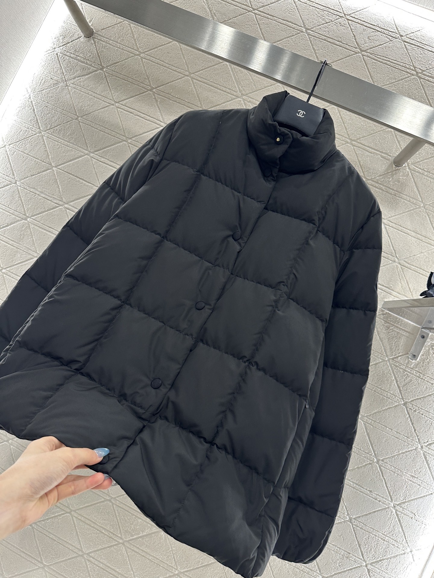 ♥Moncle*♥2025新品上架 长方压纹立领羽绒服定制YB防风防水尼龙材质,白鹅绒填充内里,整件轻盈