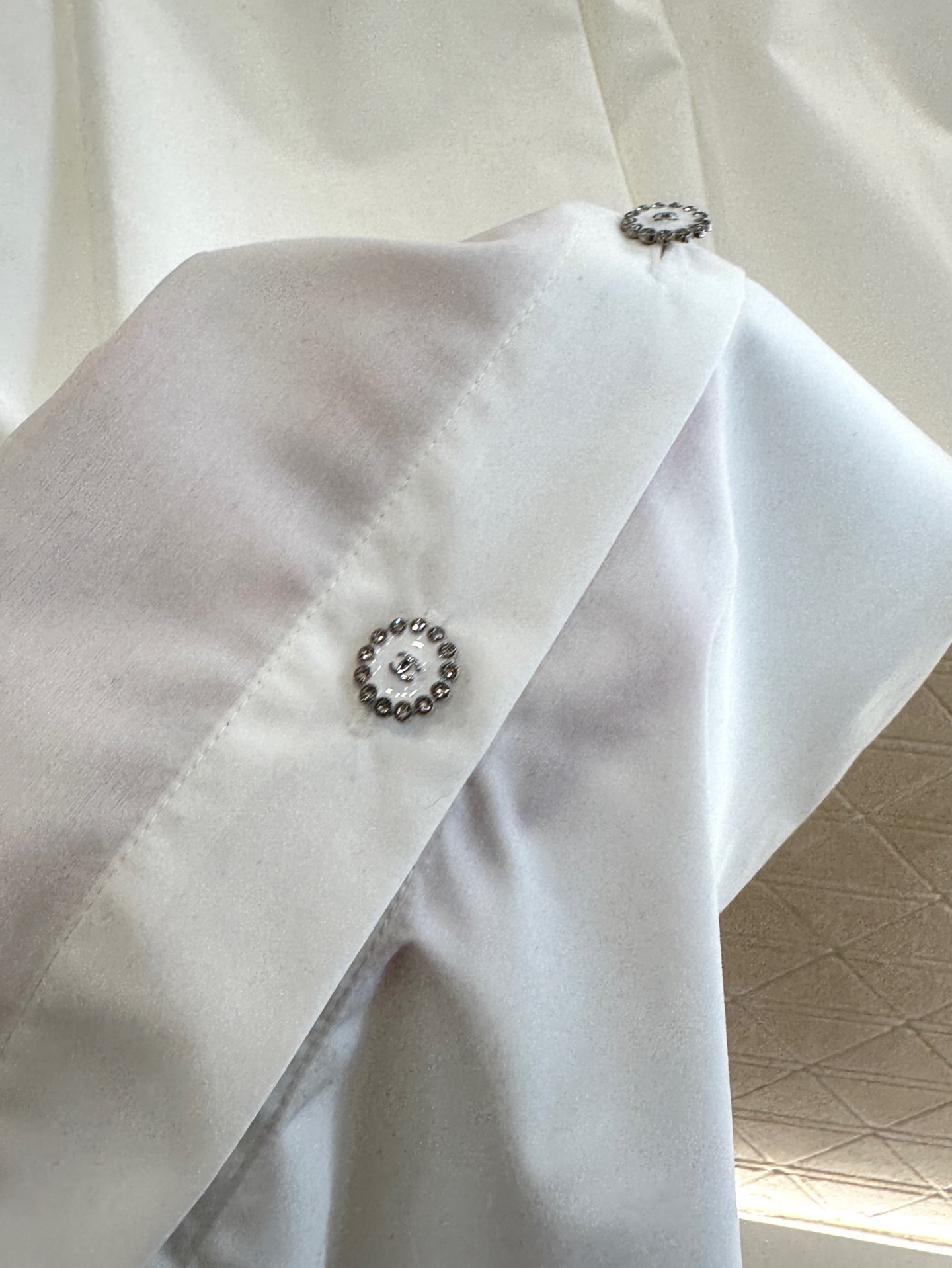 ♥Chane*♥2025新品上架 飘带系结长款衬衣裙定制YB斜纹全棉材质，质感舒适细腻，透气十足，翻领长