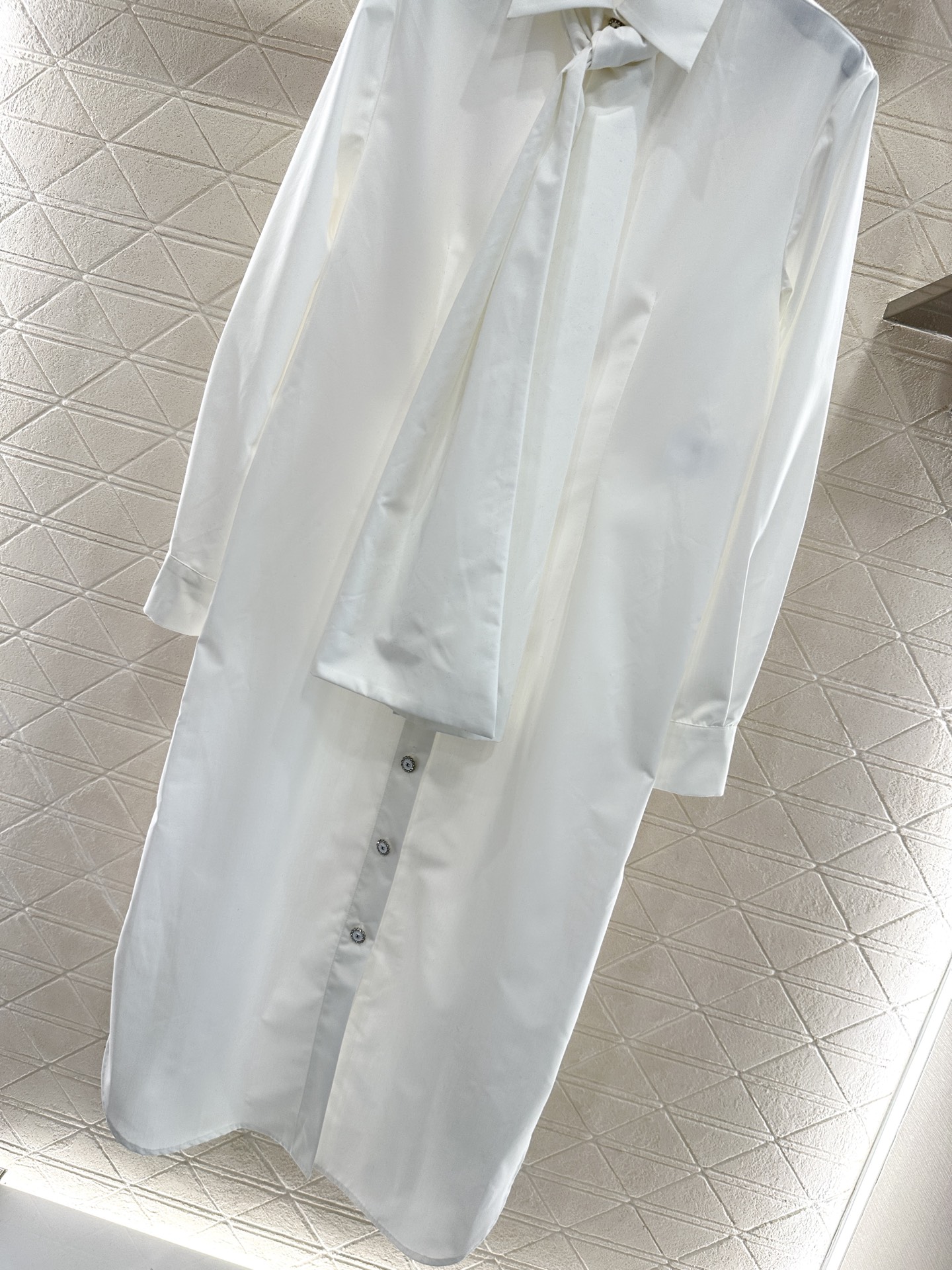 ♥Chane*♥2025新品上架 飘带系结长款衬衣裙定制YB斜纹全棉材质，质感舒适细腻，透气十足，翻领长