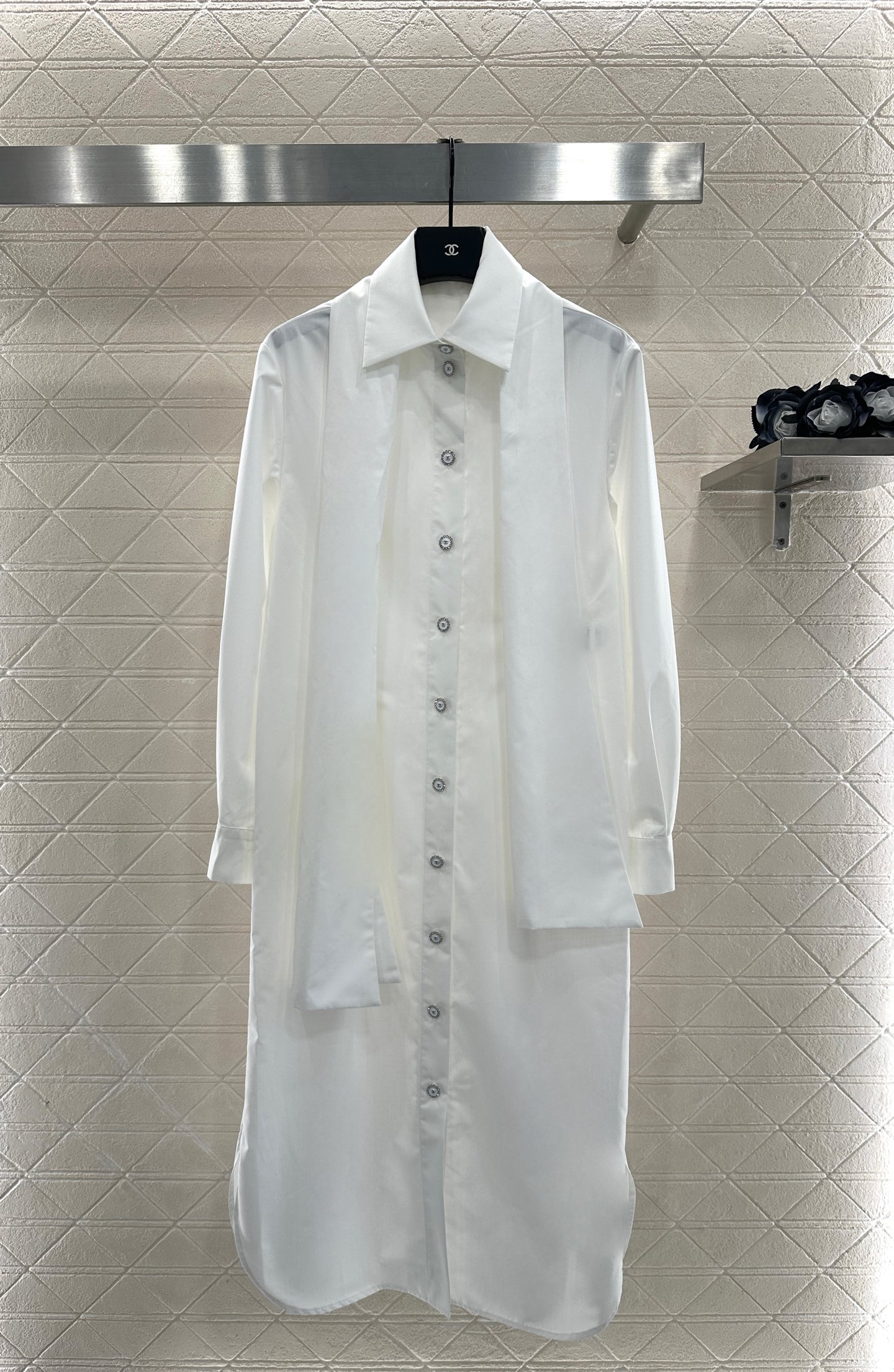 ♥Chane*♥2025新品上架 飘带系结长款衬衣裙定制YB斜纹全棉材质，质感舒适细腻，透气十足，翻领长