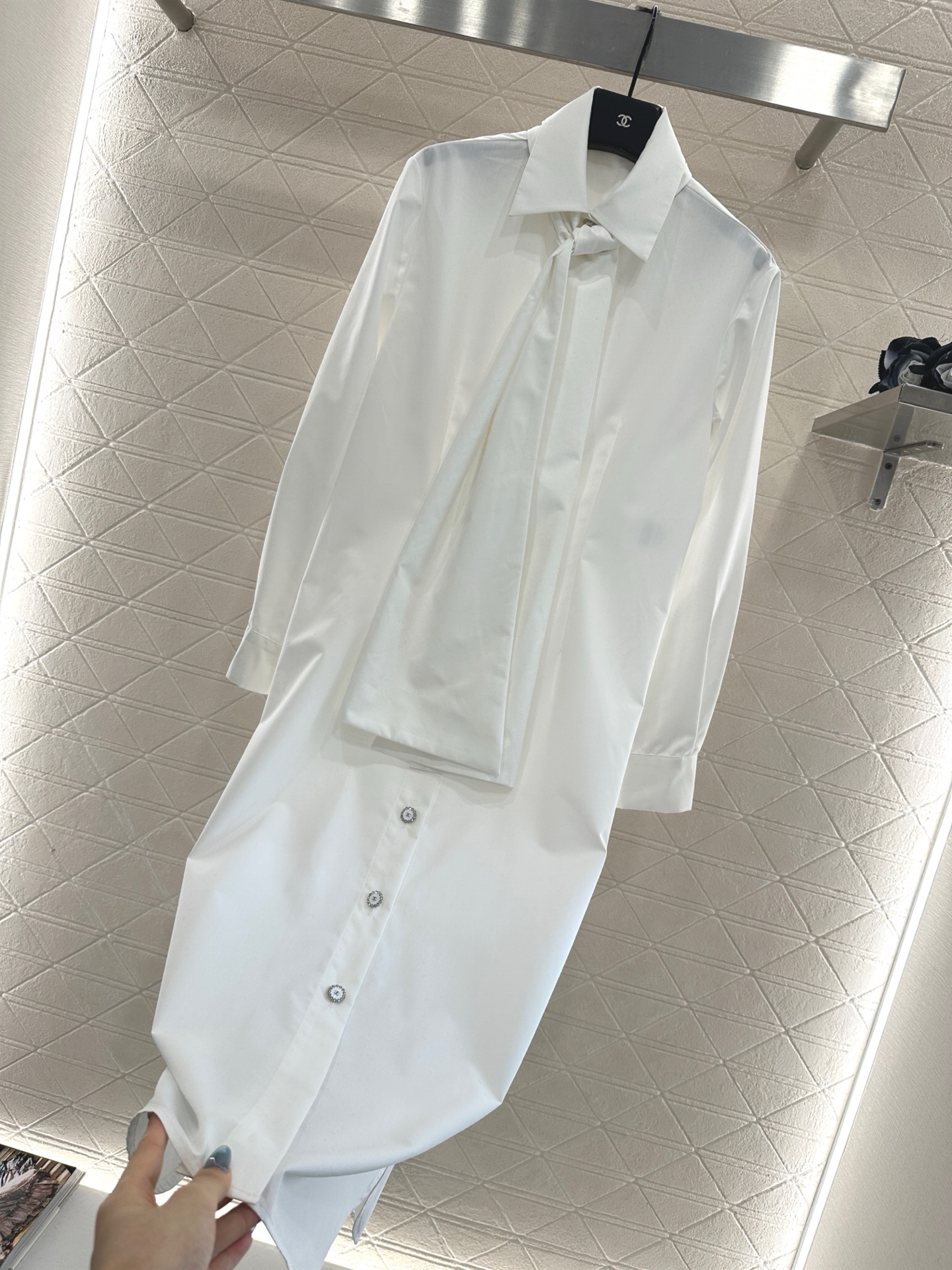 ♥Chane*♥2025新品上架 飘带系结长款衬衣裙定制YB斜纹全棉材质，质感舒适细腻，透气十足，翻领长