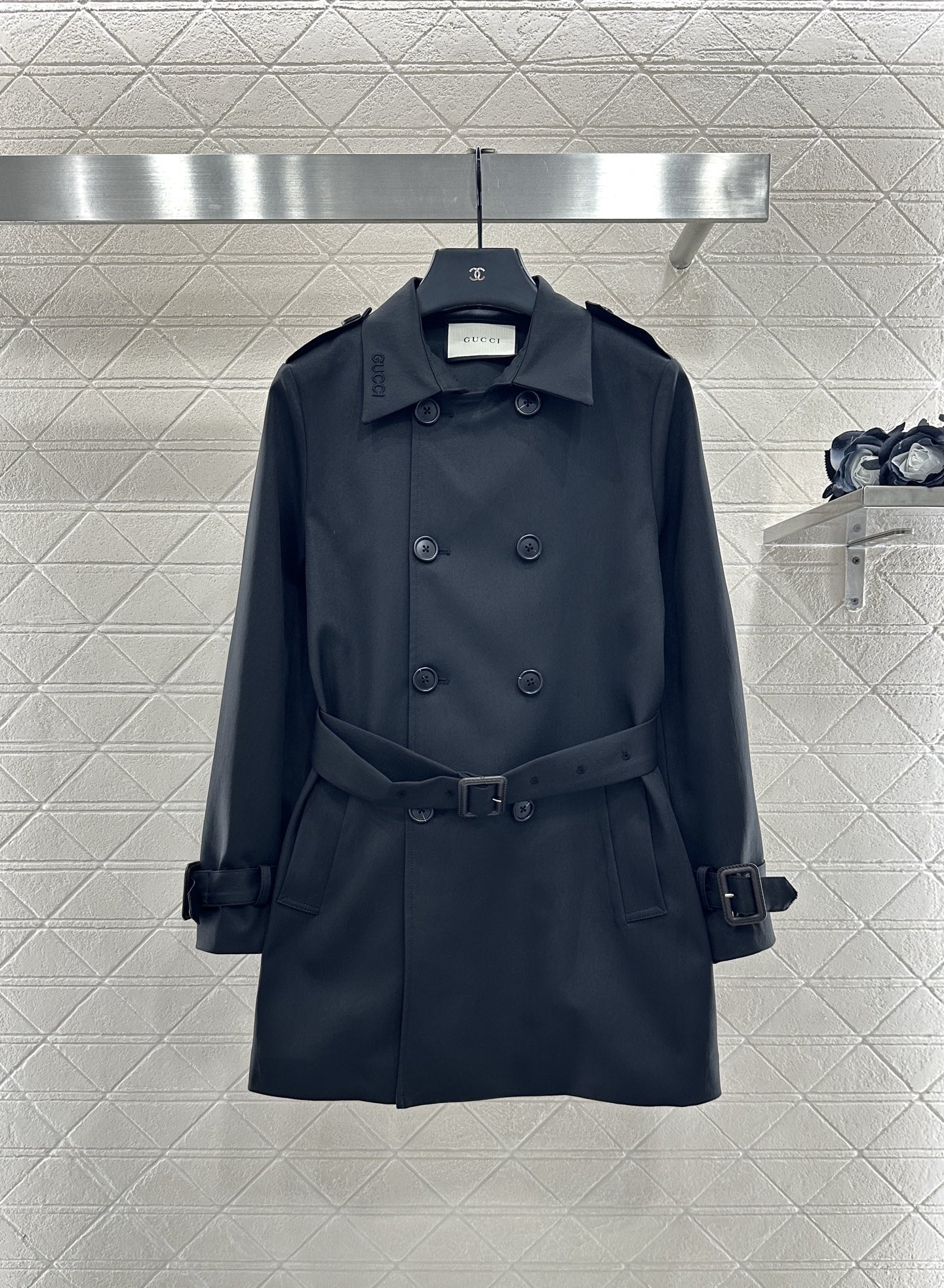 ♥Gucc*♥2025新品上架 翻领双排扣中长款风衣定制YB斜纹全棉风衣材质，挺括有型，质感高级，翻领中