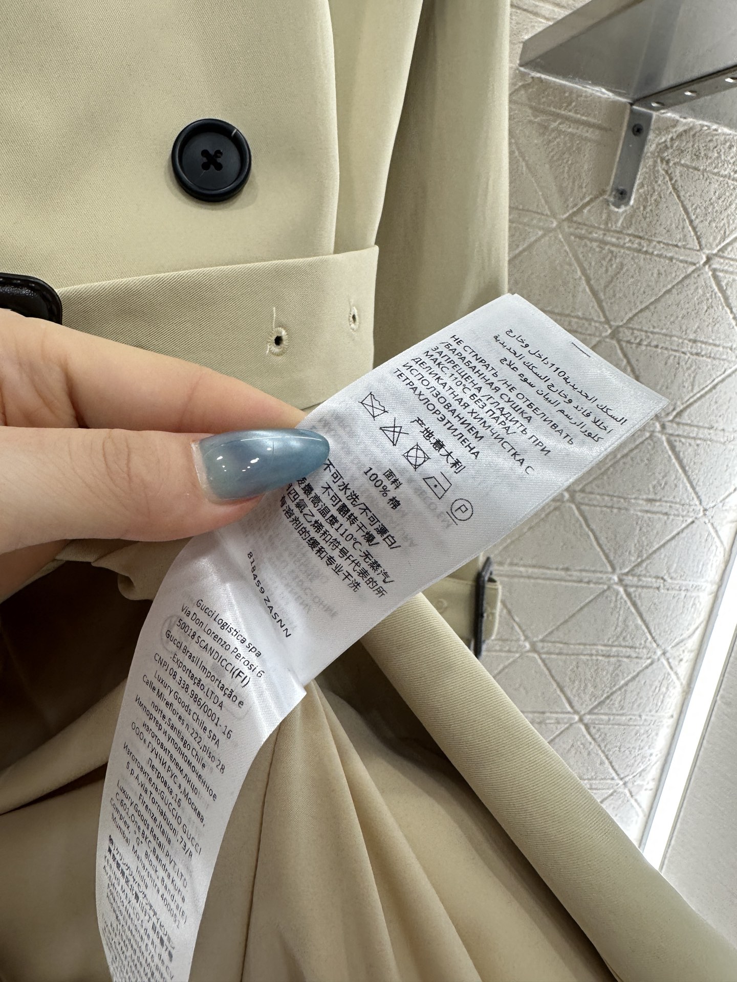 ♥Gucc*♥2025新品上架 翻领双排扣中长款风衣定制YB斜纹全棉风衣材质，挺括有型，质感高级，翻领中