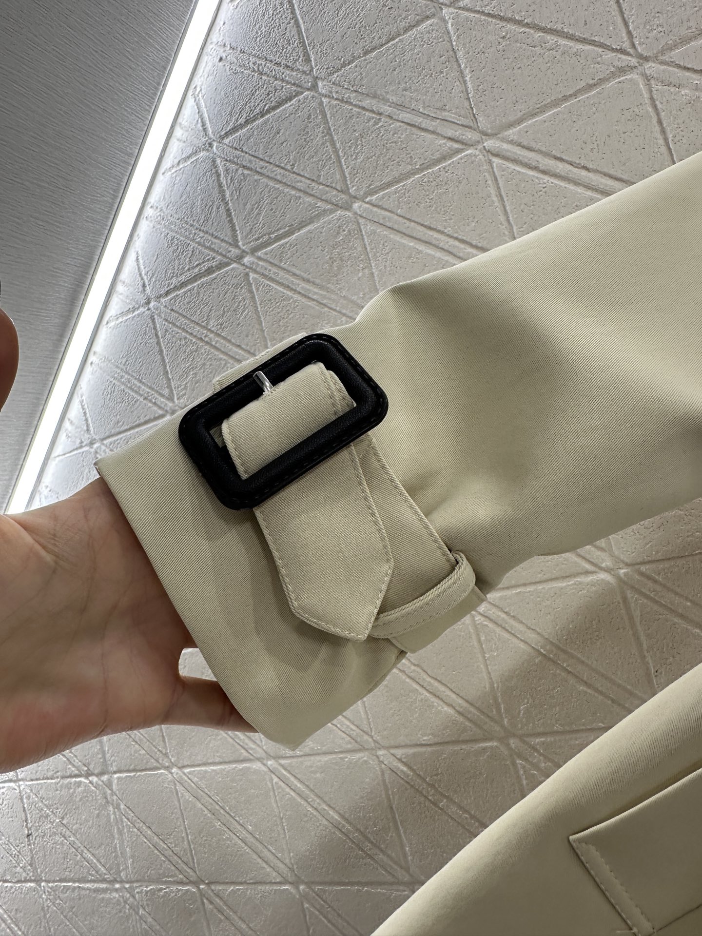 ♥Gucc*♥2025新品上架 翻领双排扣中长款风衣定制YB斜纹全棉风衣材质，挺括有型，质感高级，翻领中