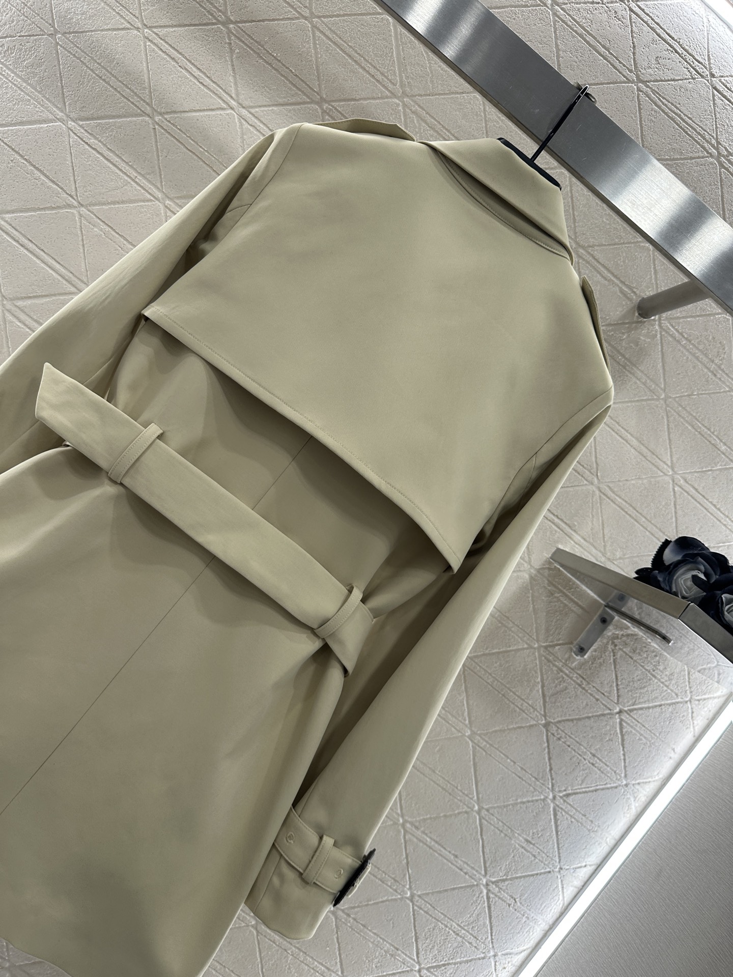 ♥Gucc*♥2025新品上架 翻领双排扣中长款风衣定制YB斜纹全棉风衣材质，挺括有型，质感高级，翻领中