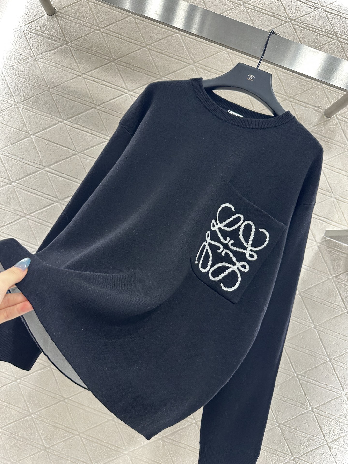 ♥Loew*♥2025新品上架 图腾宽松针织上衣定制YB羊毛纱线织造，质感高级舒适，套头针织上衣剪裁，通