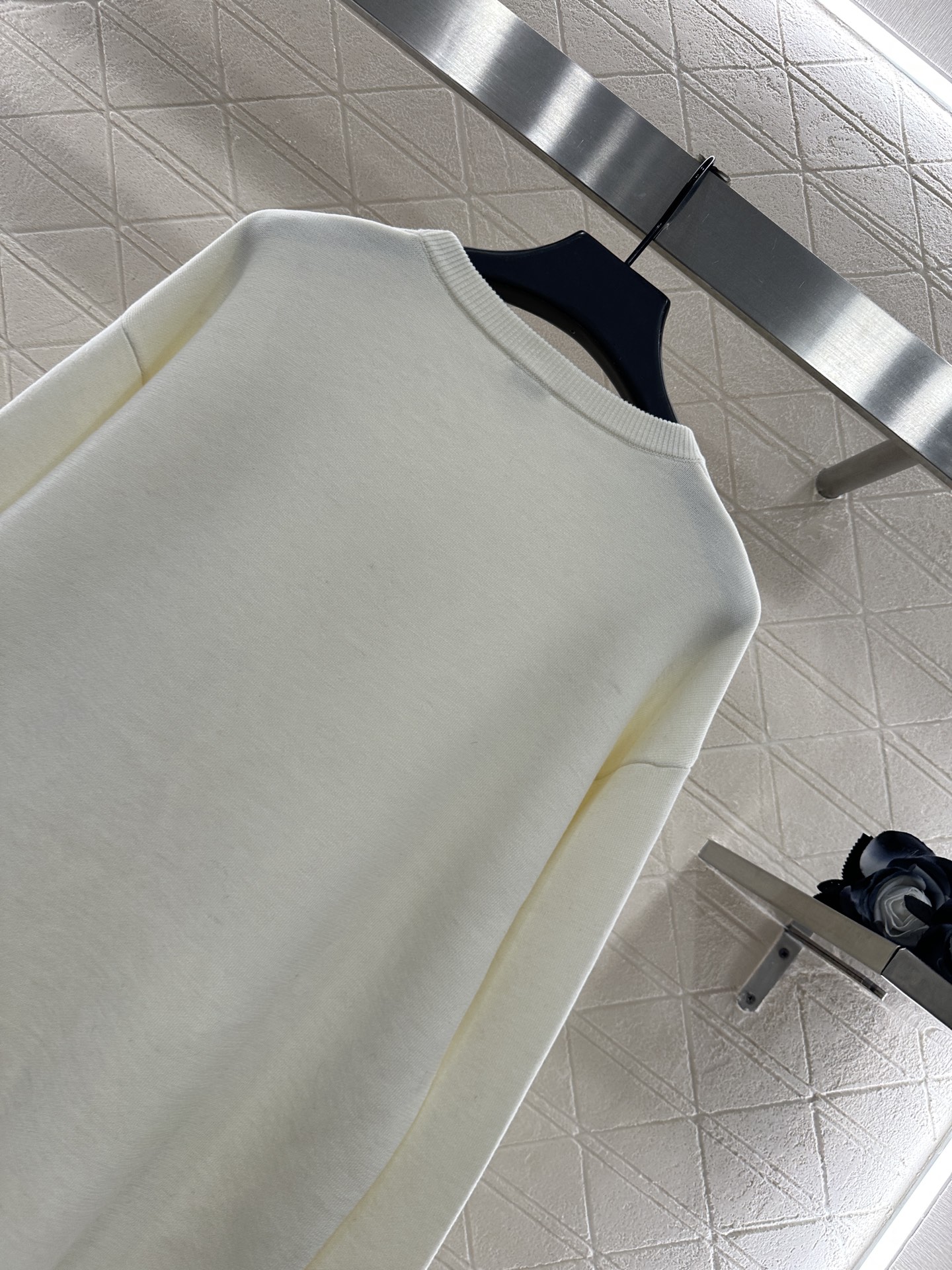 ♥Loew*♥2025新品上架 图腾宽松针织上衣定制YB羊毛纱线织造，质感高级舒适，套头针织上衣剪裁，通