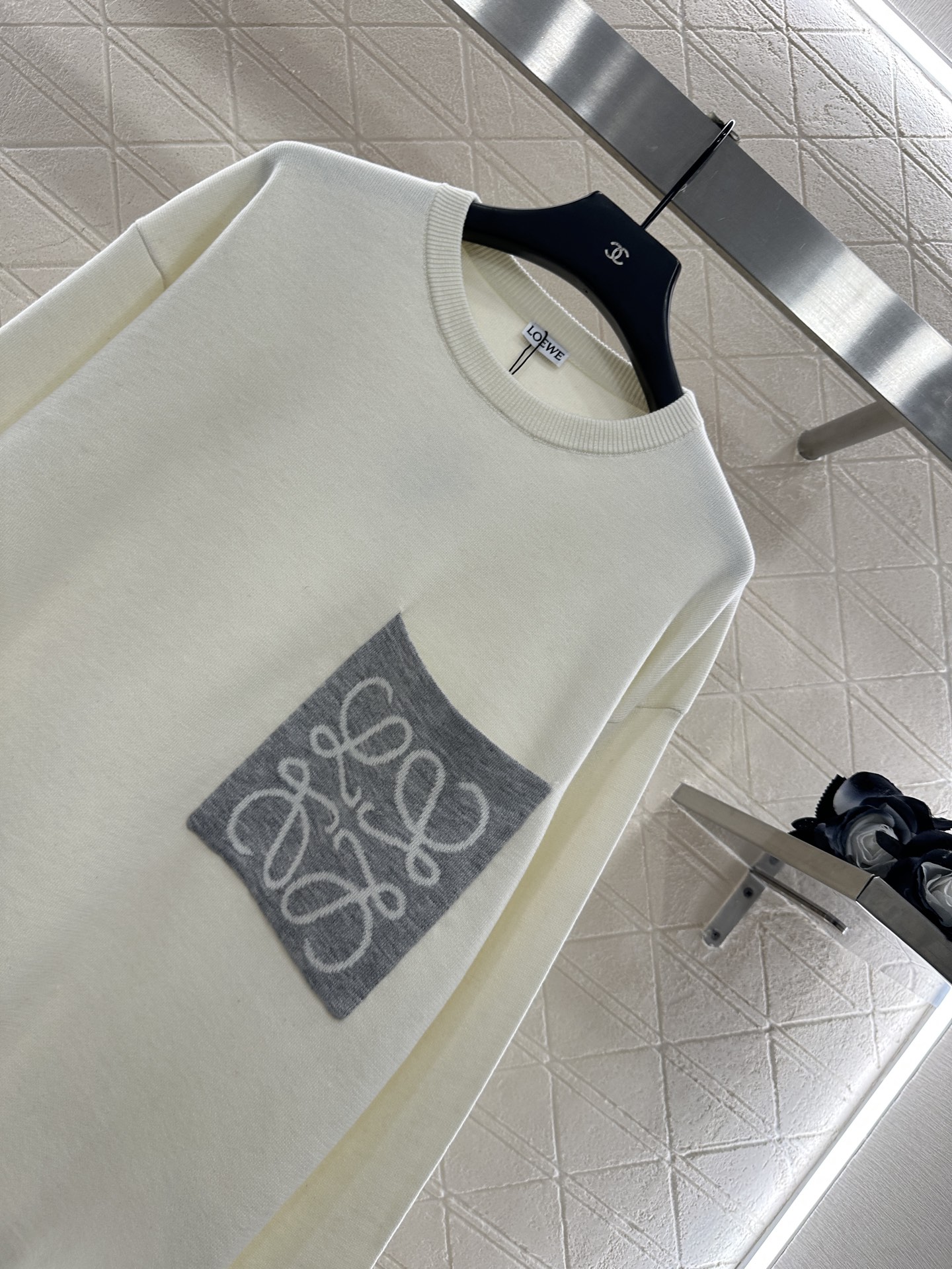 ♥Loew*♥2025新品上架 图腾宽松针织上衣定制YB羊毛纱线织造，质感高级舒适，套头针织上衣剪裁，通