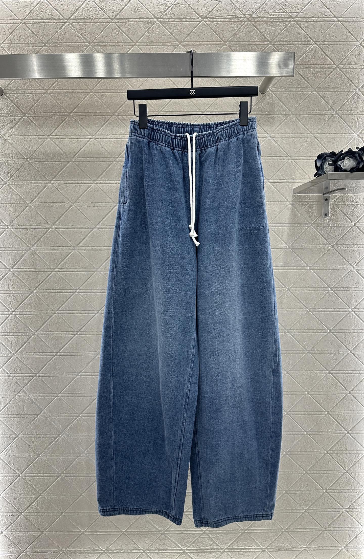 ♥Alexander wan*♥2025新品上架 磨绒抽绳弯刀长裤定制YB斜纹全棉材质，质感舒适，挺括有