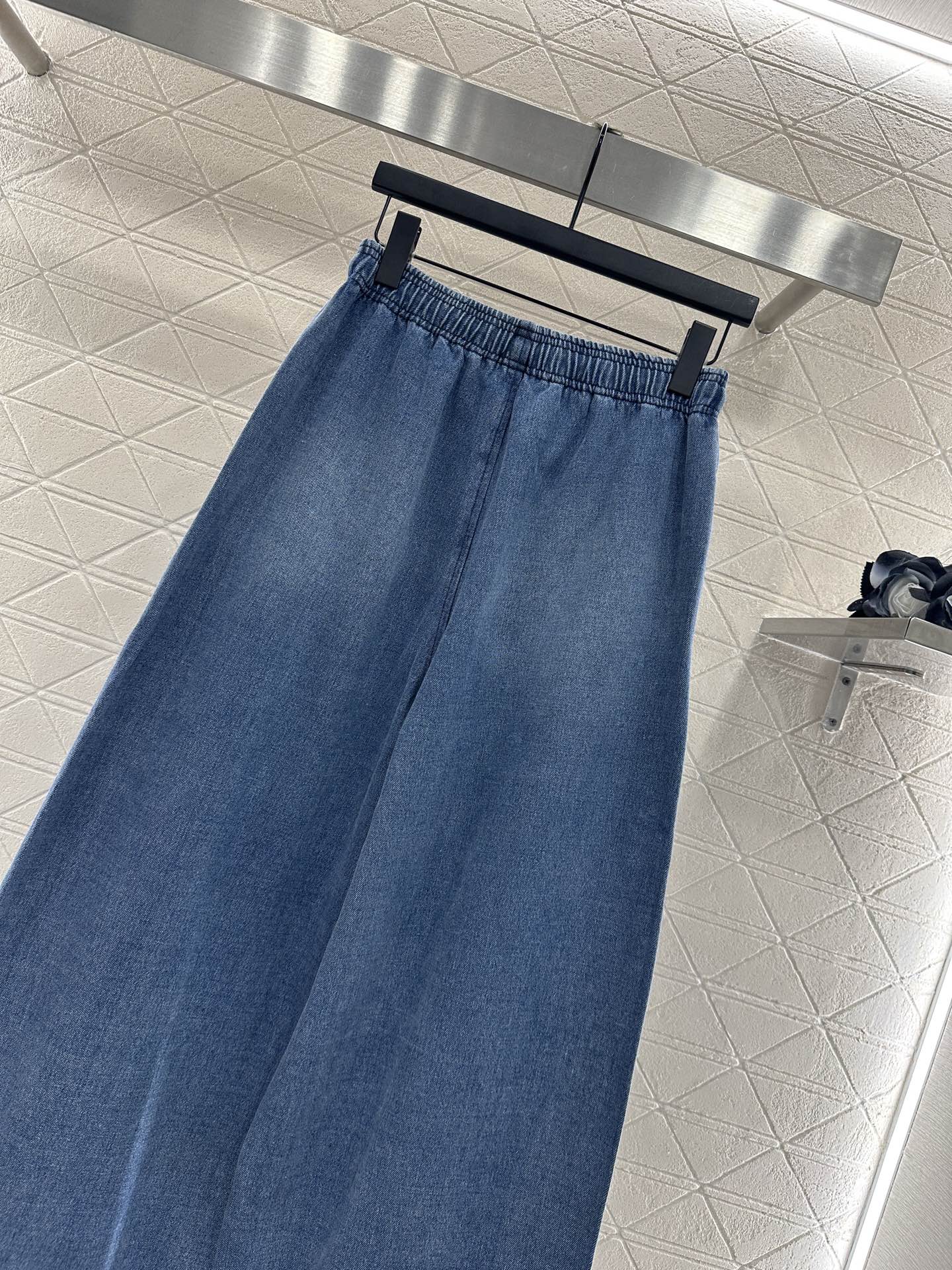 ♥Alexander wan*♥2025新品上架 磨绒抽绳弯刀长裤定制YB斜纹全棉材质，质感舒适，挺括有