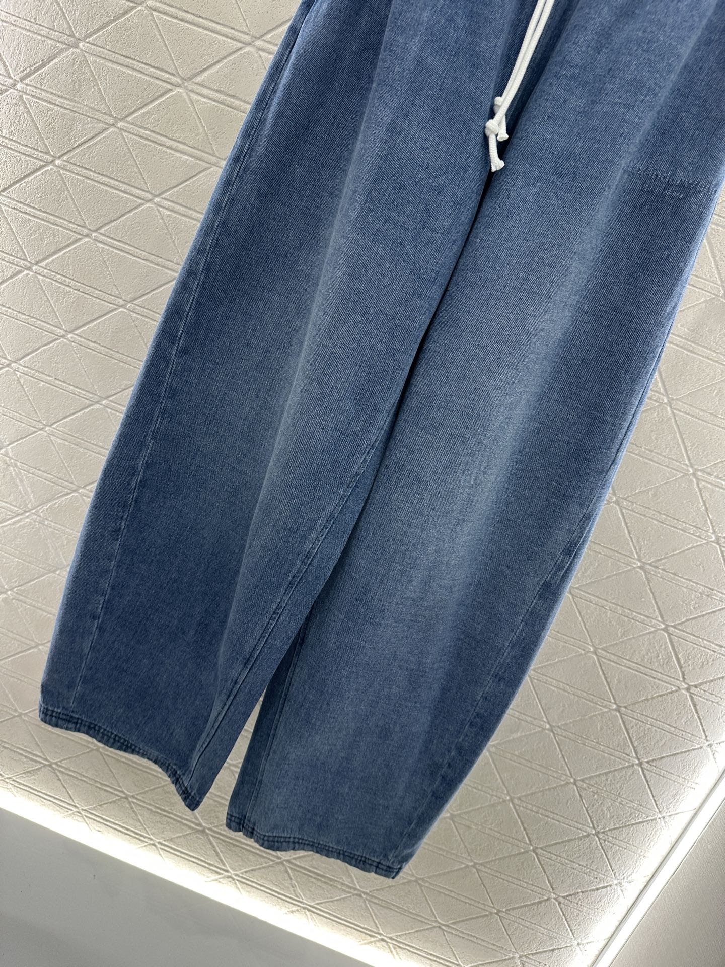 ♥Alexander wan*♥2025新品上架 磨绒抽绳弯刀长裤定制YB斜纹全棉材质，质感舒适，挺括有