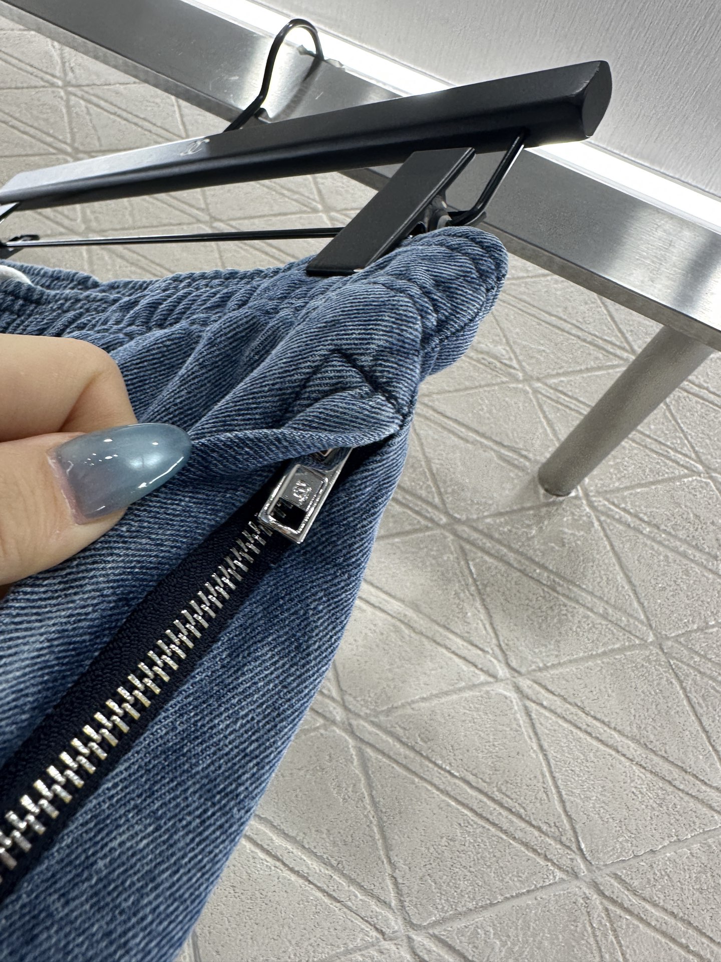 ♥Alexander wan*♥2025新品上架 磨绒抽绳弯刀长裤定制YB斜纹全棉材质，质感舒适，挺括有