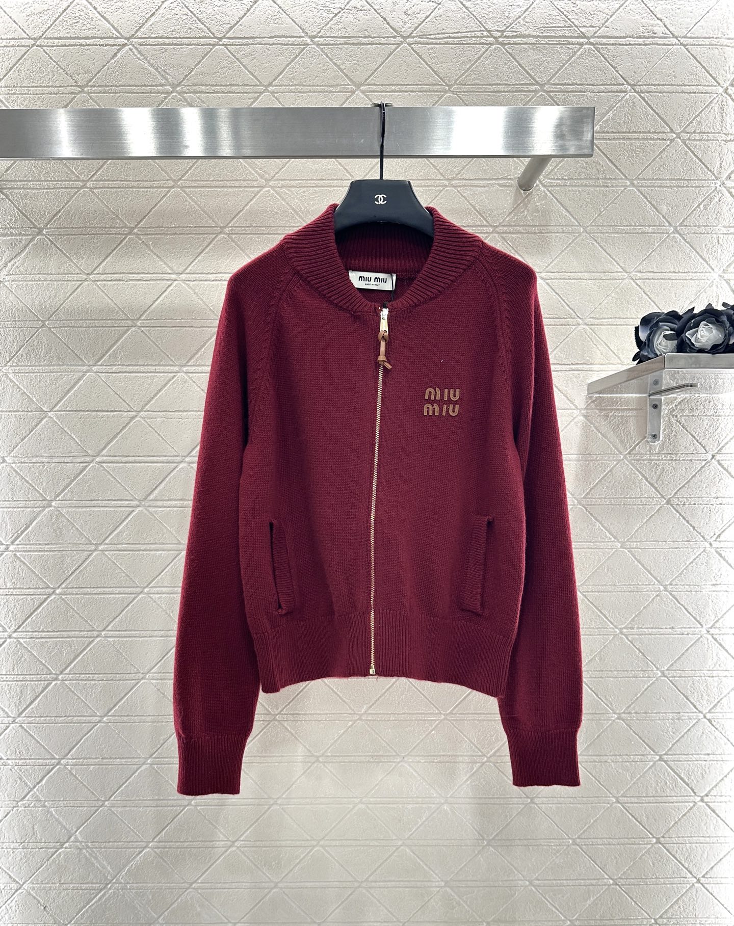 ♥Miumi*♥2025新品上架 拉链针织外套定制YB羊毛纱线织造，质感高级，舒适柔软，拉链针织外套剪裁