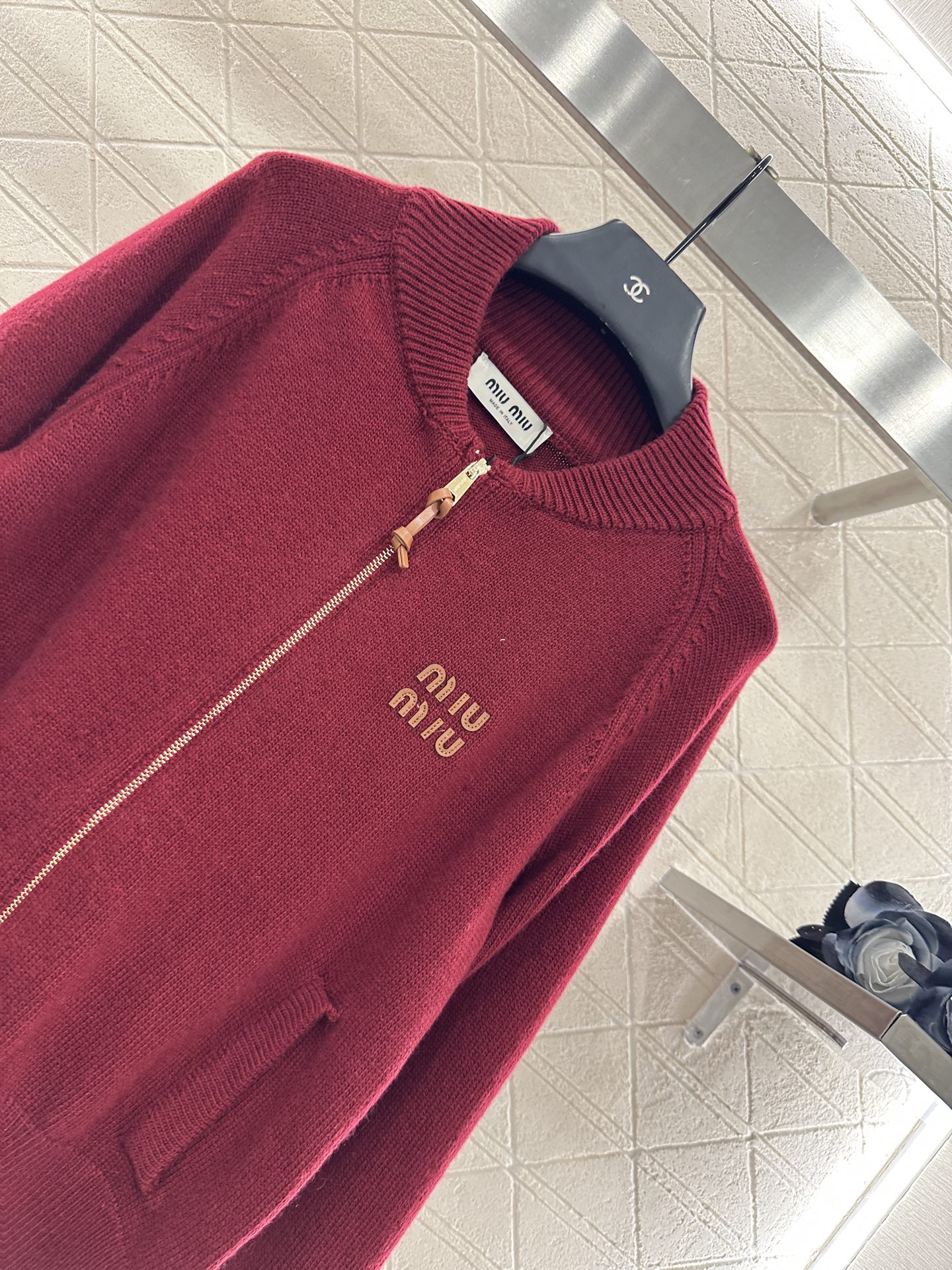 ♥Miumi*♥2025新品上架 拉链针织外套定制YB羊毛纱线织造，质感高级，舒适柔软，拉链针织外套剪裁