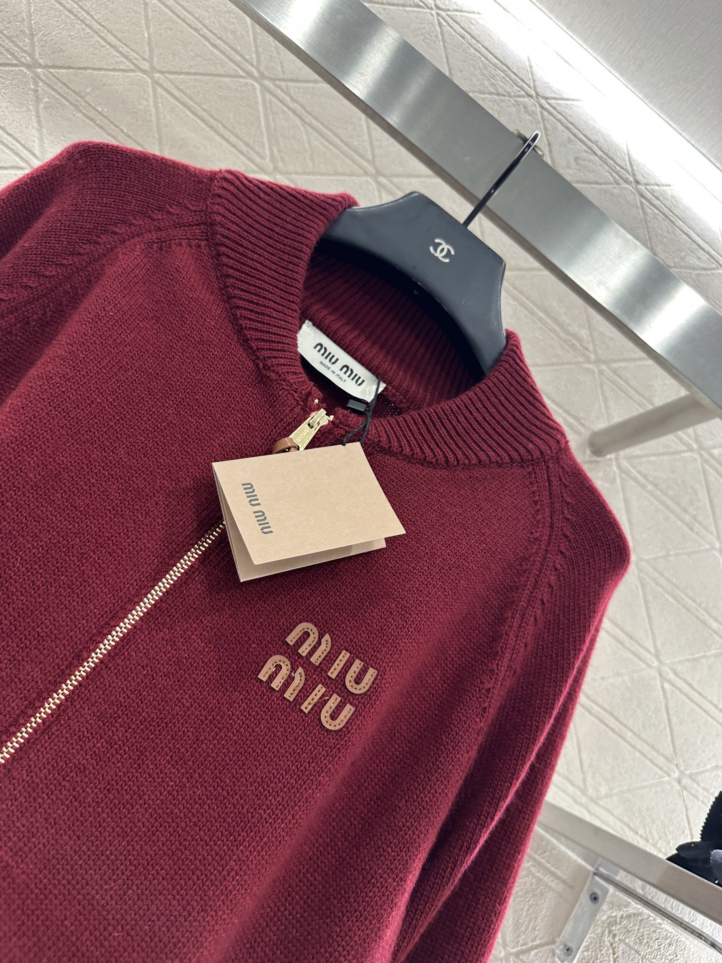 ♥Miumi*♥2025新品上架 拉链针织外套定制YB羊毛纱线织造，质感高级，舒适柔软，拉链针织外套剪裁