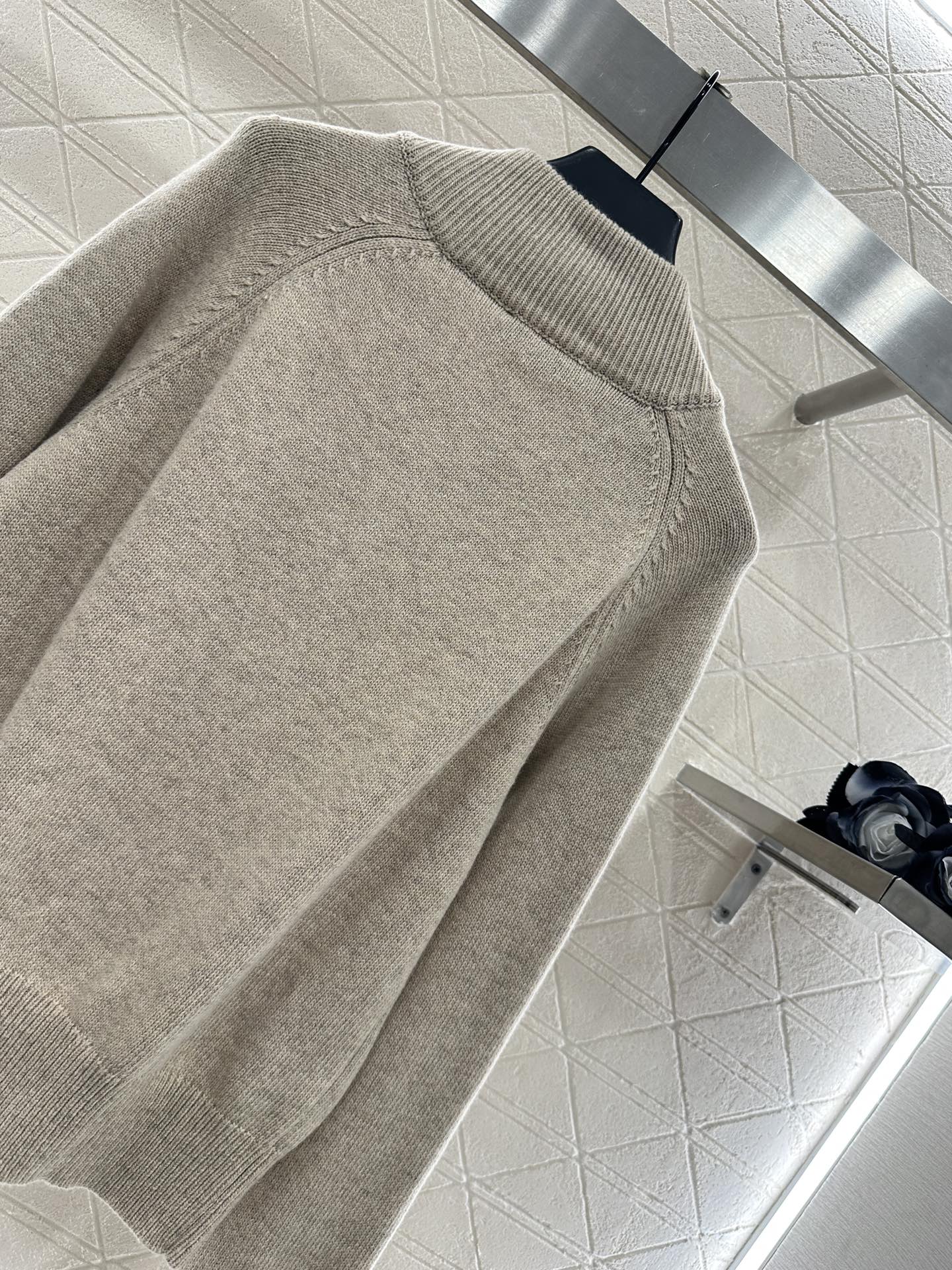 ♥Miumi*♥2025新品上架 拉链针织外套定制YB羊毛纱线织造，质感高级，舒适柔软，拉链针织外套剪裁