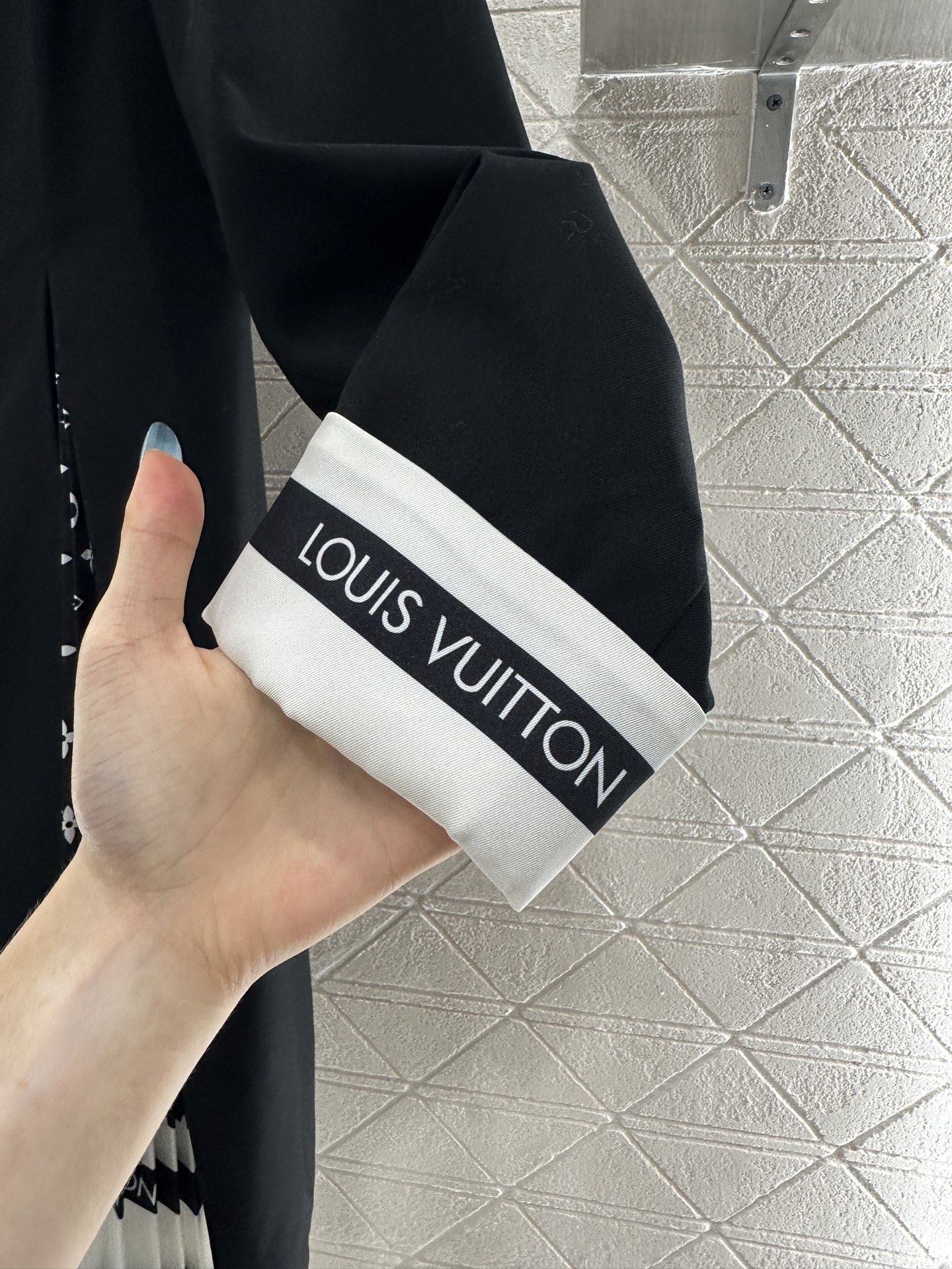 ♥Louis Vuitto*♥2025新品上架 腰带拼接不规则西服定制YB精纺羊毛材质，剪裁高级，挺括有