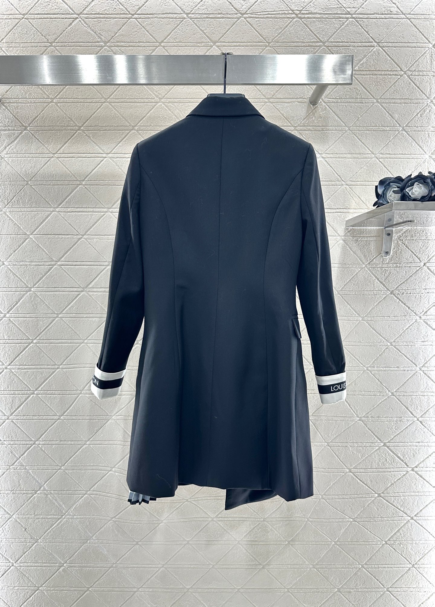 ♥Louis Vuitto*♥2025新品上架 腰带拼接不规则西服定制YB精纺羊毛材质，剪裁高级，挺括有