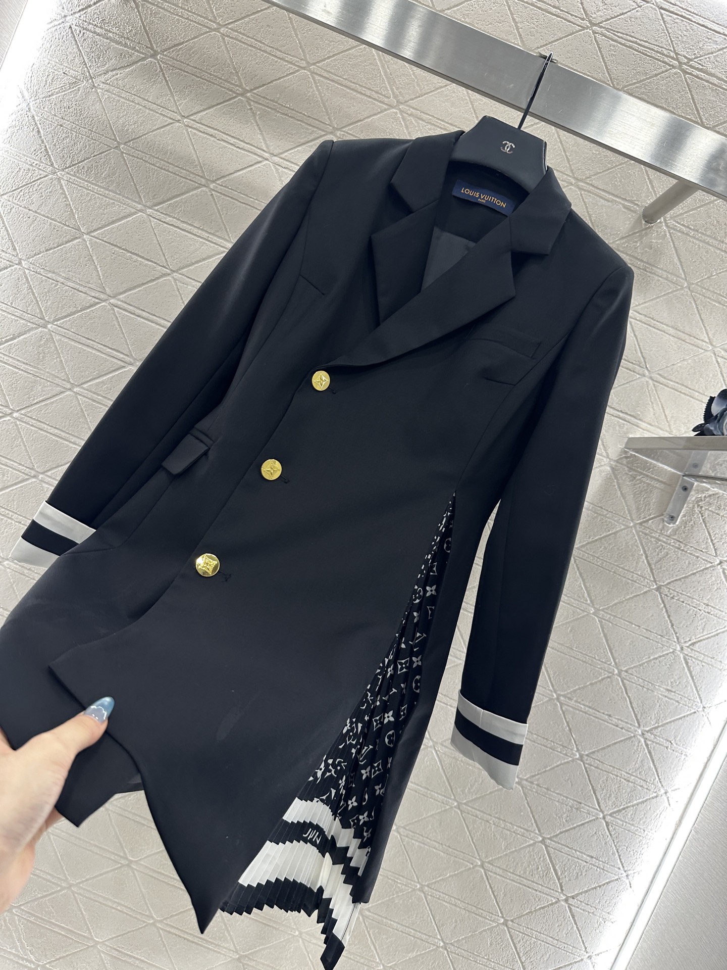 ♥Louis Vuitto*♥2025新品上架 腰带拼接不规则西服定制YB精纺羊毛材质，剪裁高级，挺括有