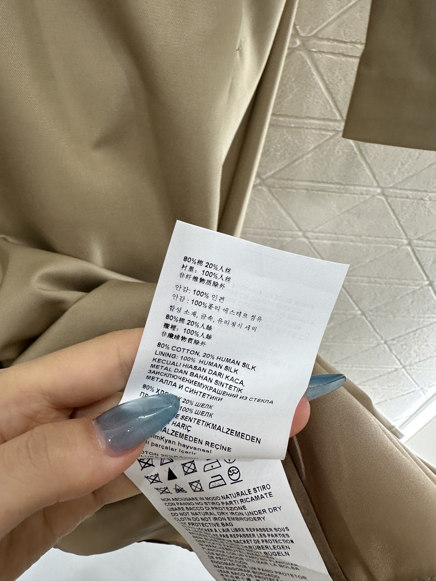 ♥Prad*♥2025新品上架 翻领腰带连衣裙定制YB进口人丝材质,质感透气,垂顺舒适,翻领连衣裙版型,