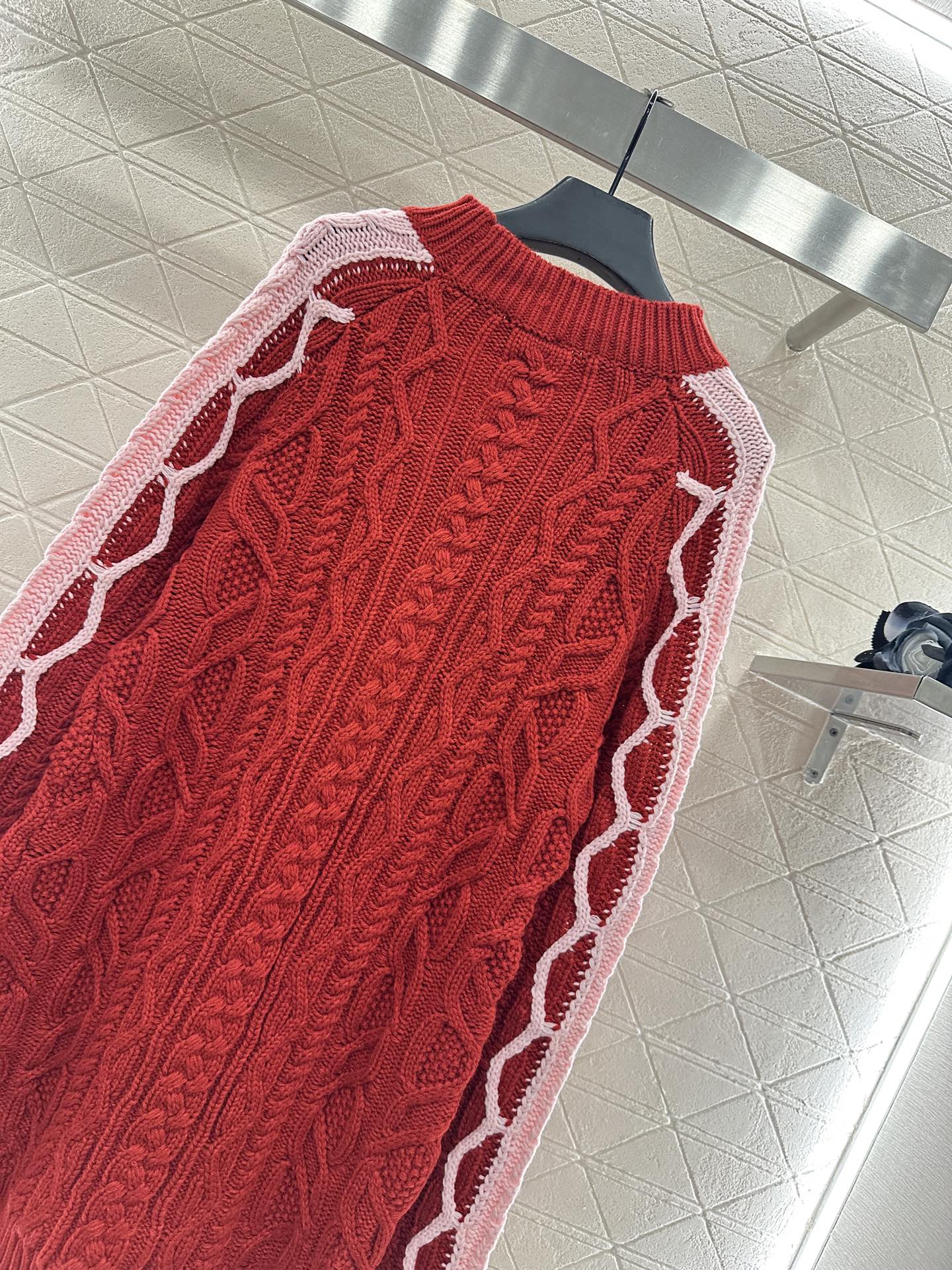 ♥Chane*♥2025新品上架 麻花撞色钩针毛衣裙定制YB羊毛纱线织造，质感高级舒适，套头针织毛衣裙剪