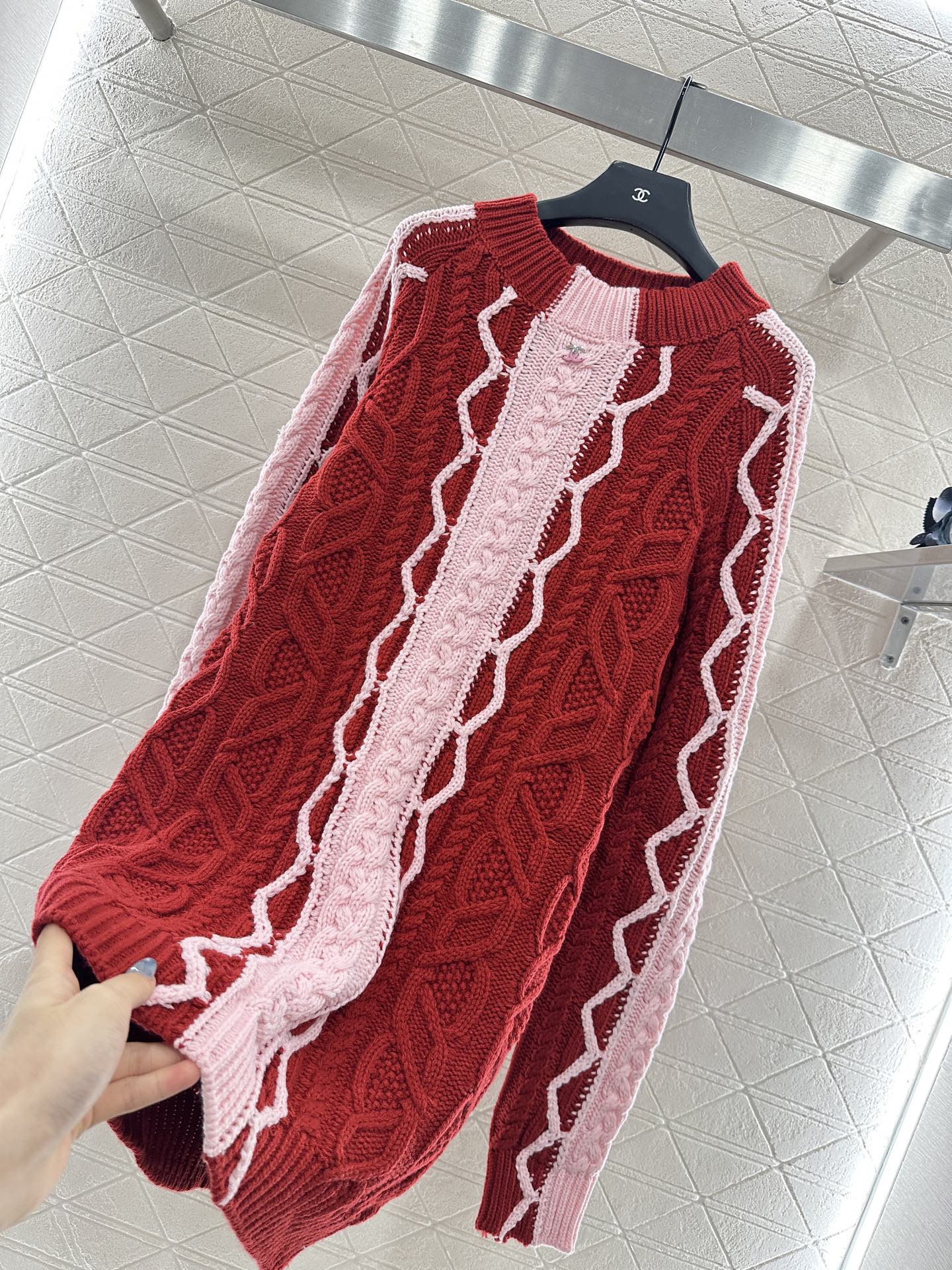 ♥Chane*♥2025新品上架 麻花撞色钩针毛衣裙定制YB羊毛纱线织造，质感高级舒适，套头针织毛衣裙剪