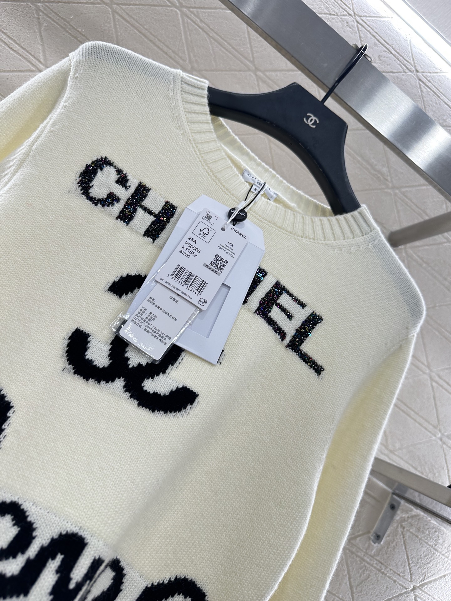 ♥Chane*♥2025新品上架 字母徽标宽松针织上衣定制YB羊绒纱线织造，质感高级舒适，套头针织毛衣剪