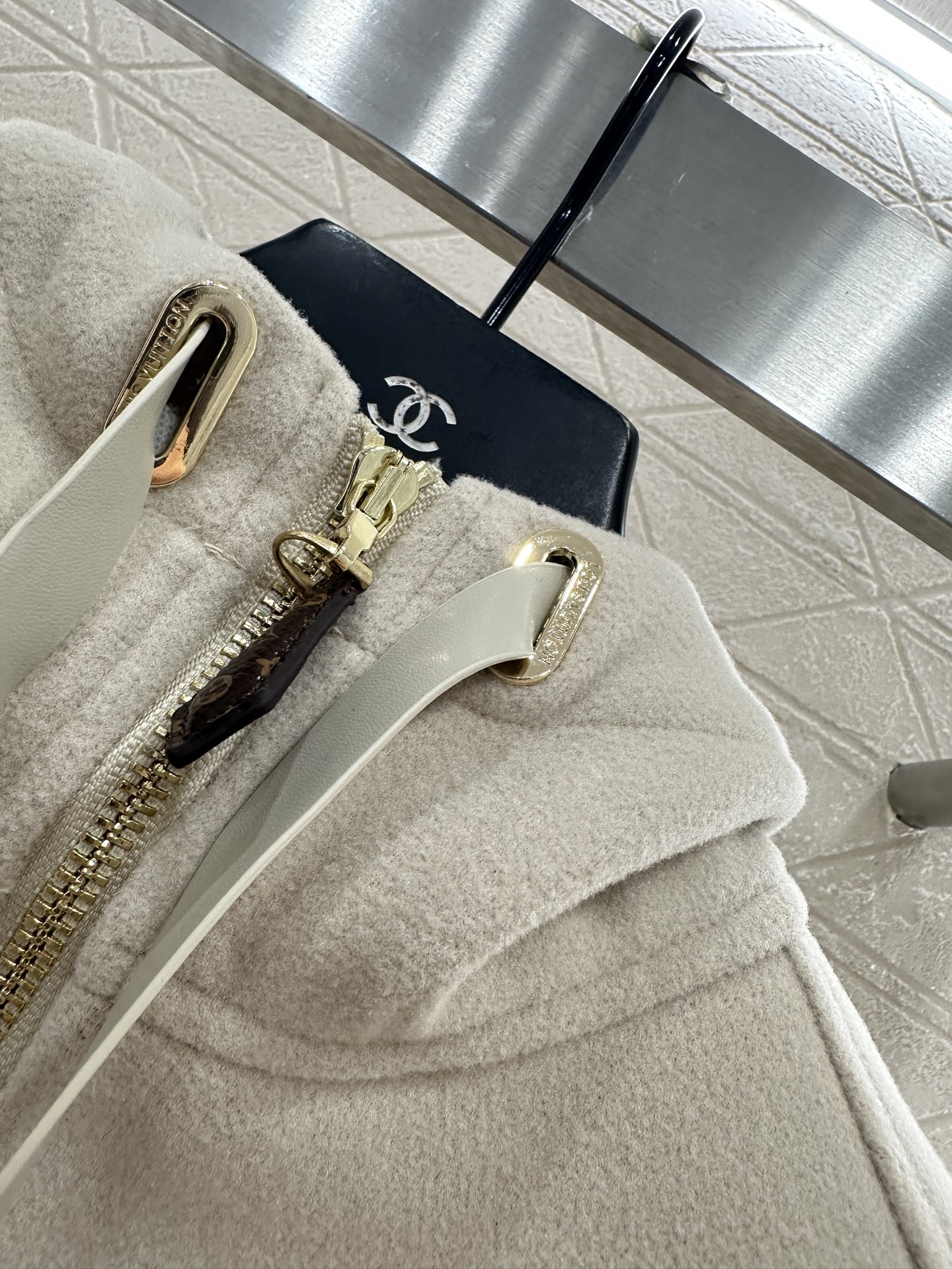 ♥Louis Vuitto*♥2025新品上架 连帽印花毛呢坎肩马甲定制YB进口羊毛呢材质，工艺印花处理