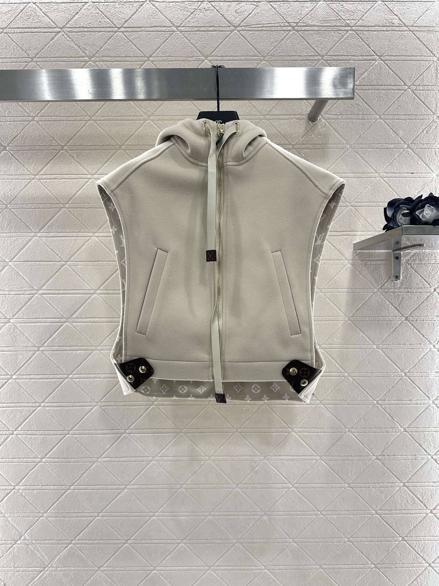 ♥Louis Vuitto*♥2025新品上架 连帽印花毛呢坎肩马甲定制YB进口羊毛呢材质，工艺印花处理