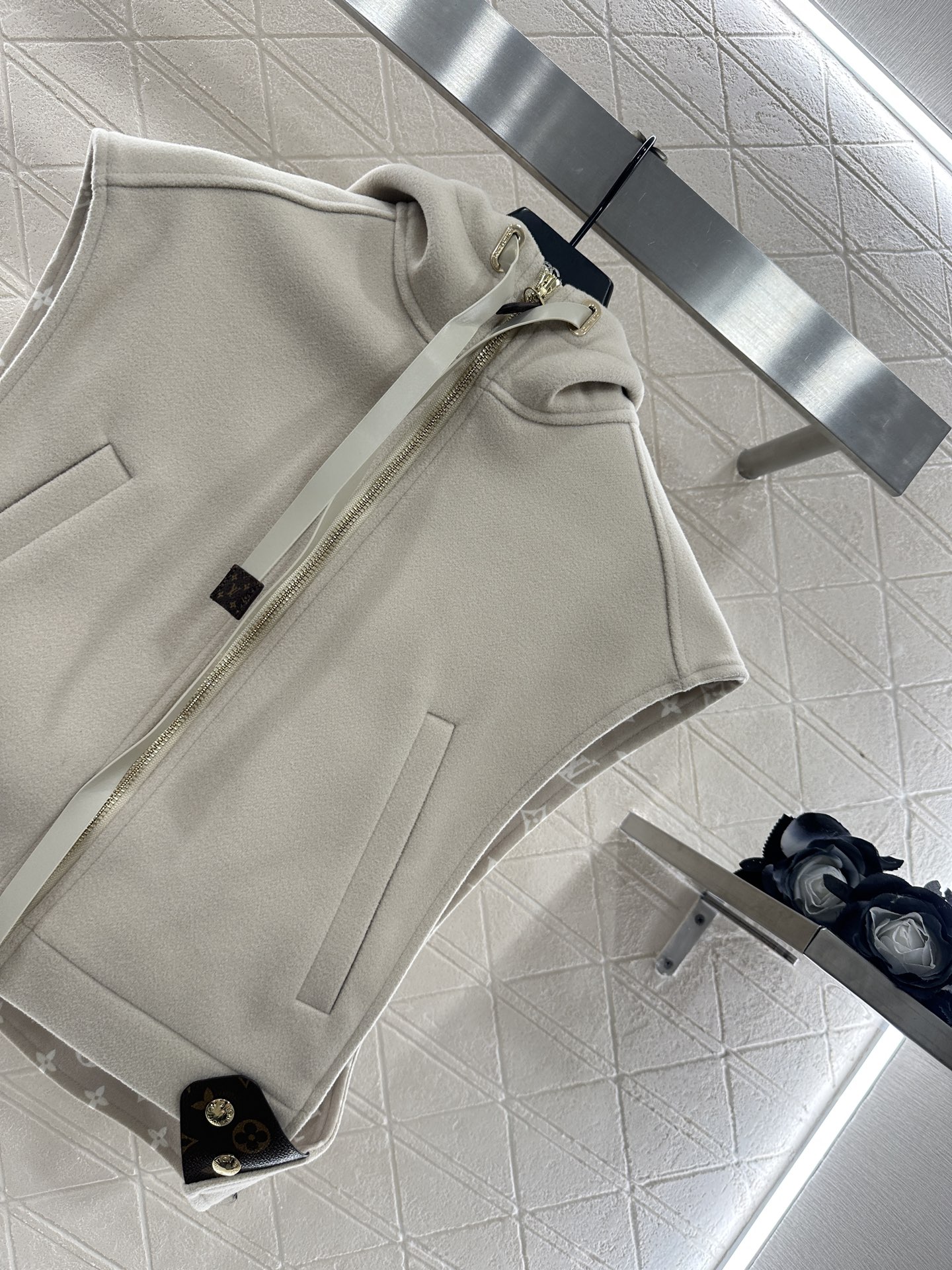 ♥Louis Vuitto*♥2025新品上架 连帽印花毛呢坎肩马甲定制YB进口羊毛呢材质，工艺印花处理