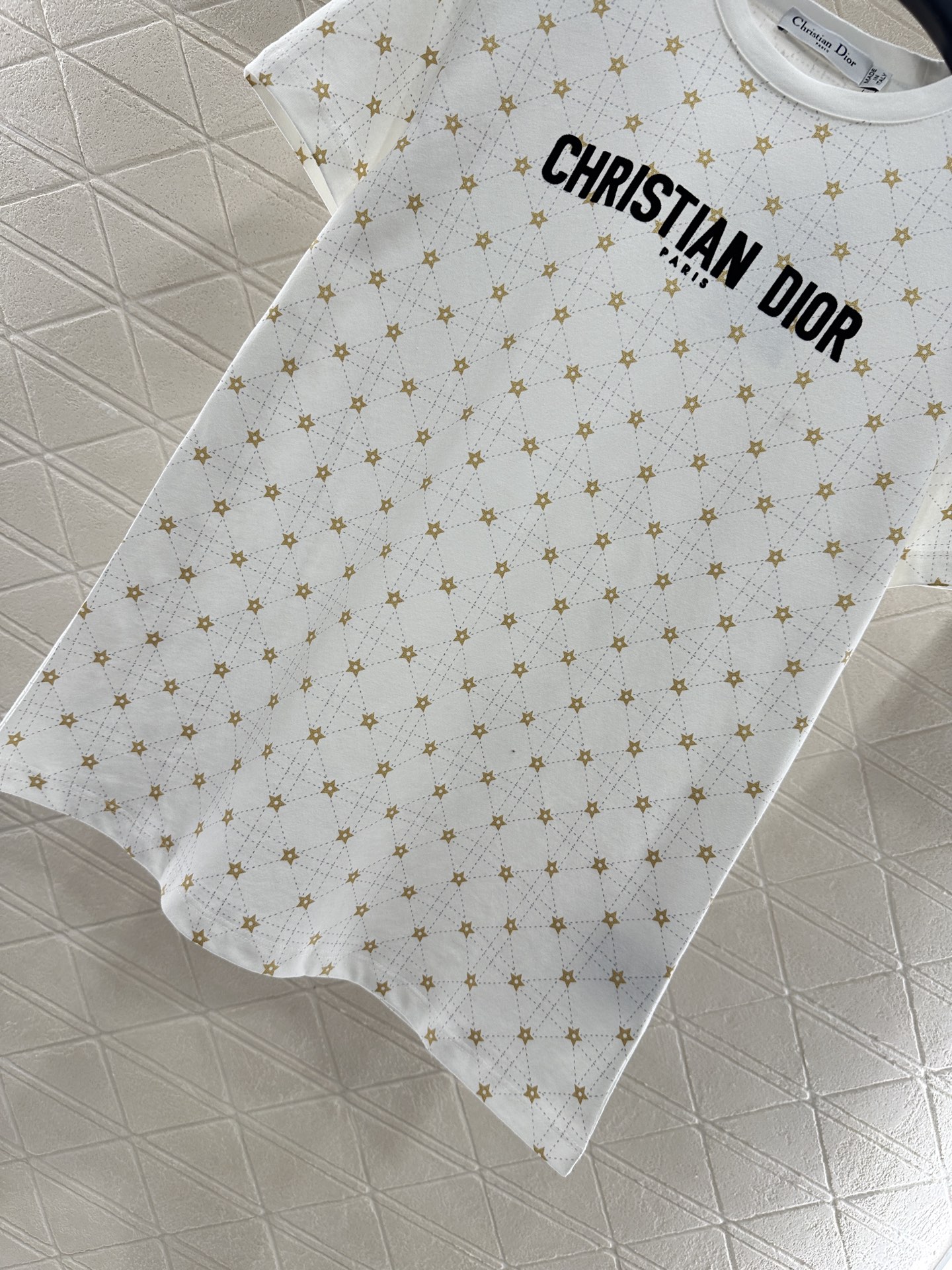 ♥Dio*♥2025新品上架 腾格纹五角星𝑇𝑒𝑒定制YB丝光全棉材质，透气舒适，质感十足，常规短袖T恤裁