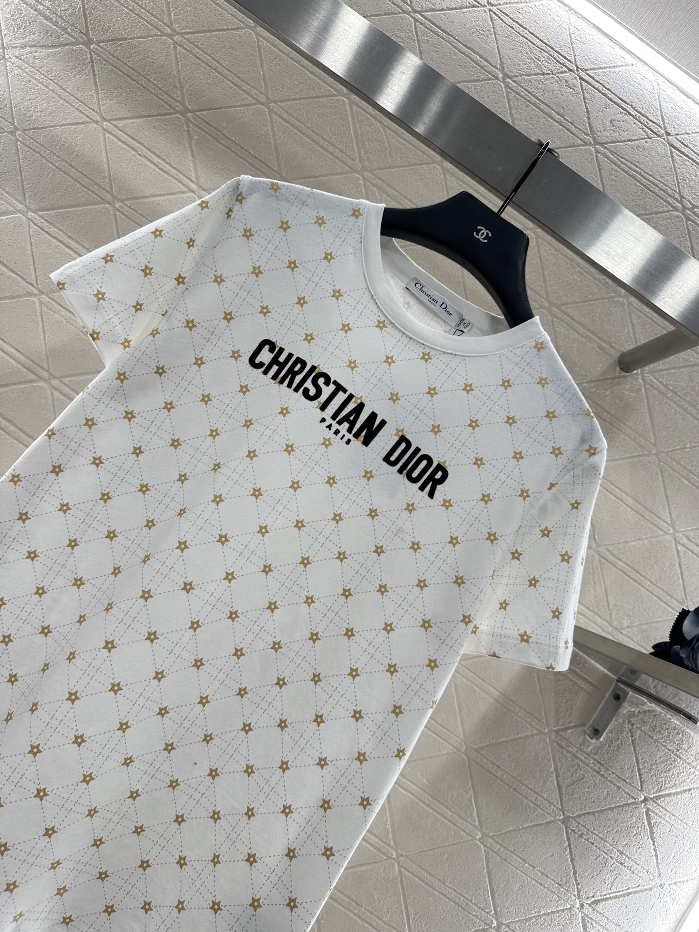 ♥Dio*♥2025新品上架 腾格纹五角星𝑇𝑒𝑒定制YB丝光全棉材质，透气舒适，质感十足，常规短袖T恤裁