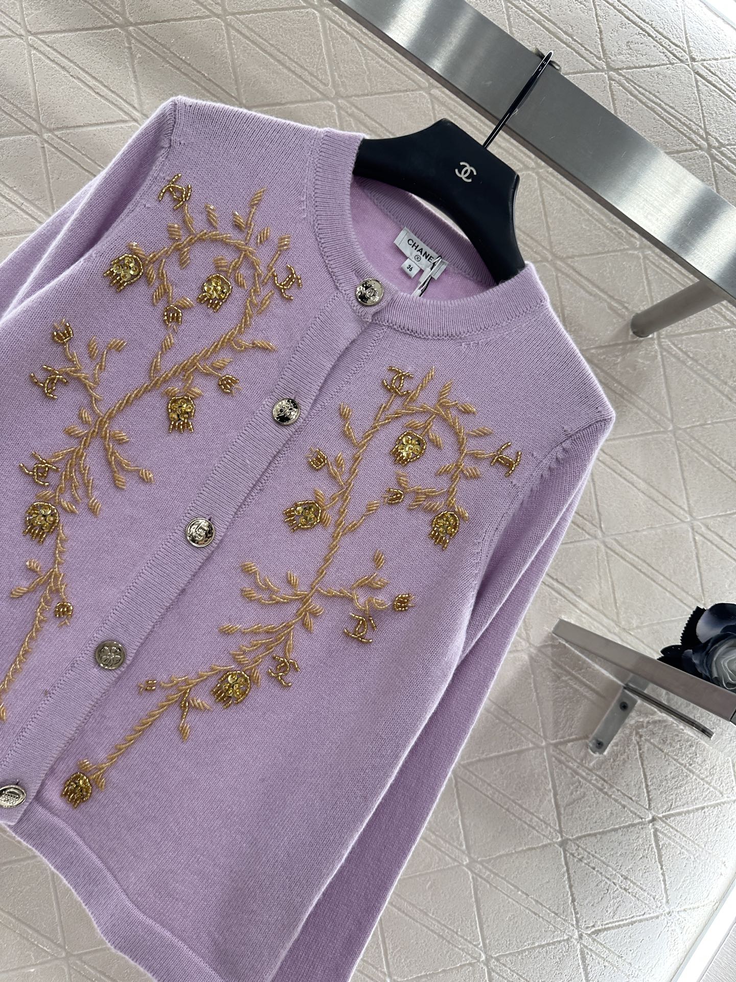 ♥Chane*♥2025新品上架 重工钉珠针织开衫定制YB羊绒纱线织造，密度细针织造，清晰毛感肌理，舒适