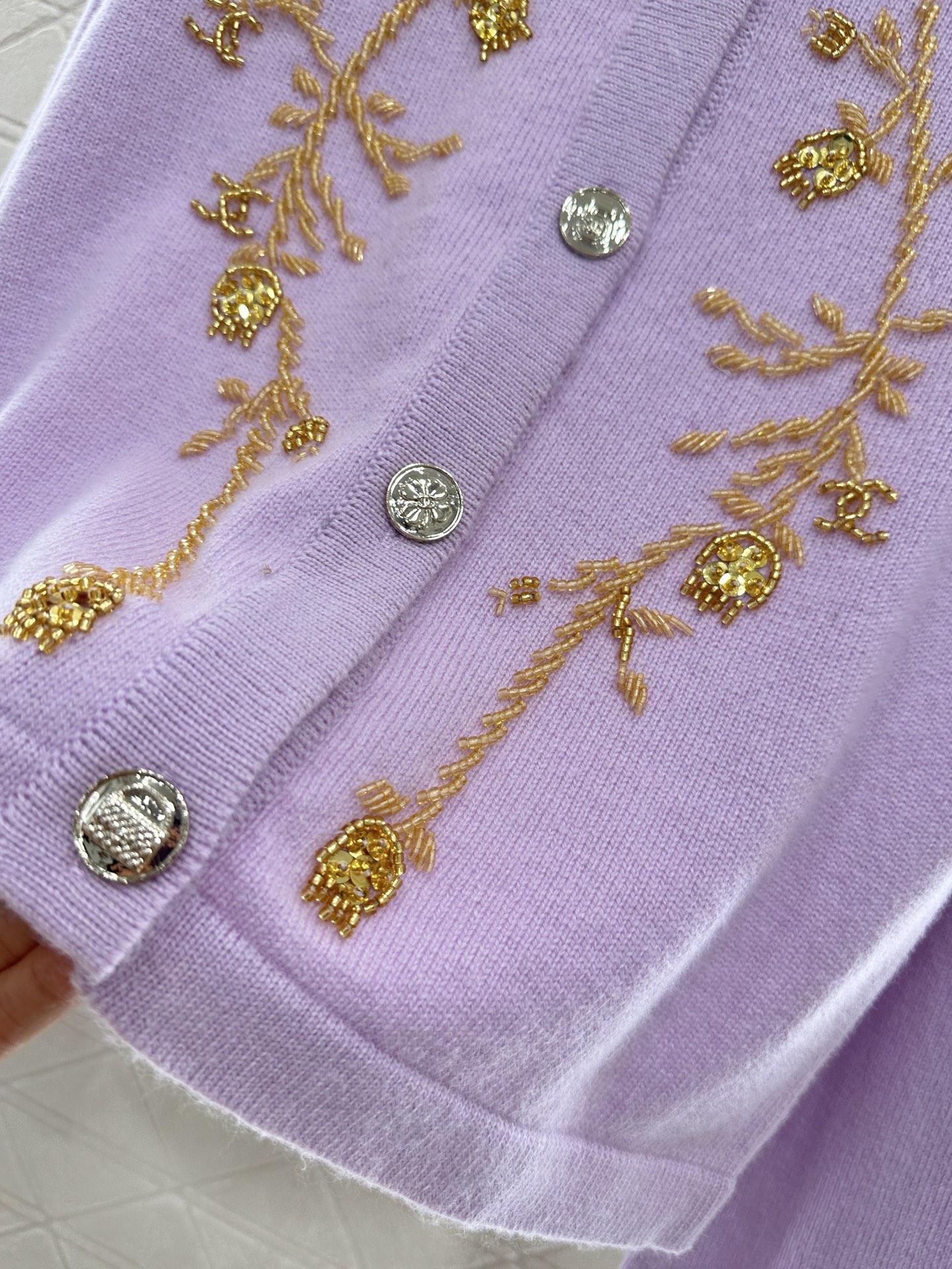 ♥Chane*♥2025新品上架 重工钉珠针织开衫定制YB羊绒纱线织造，密度细针织造，清晰毛感肌理，舒适