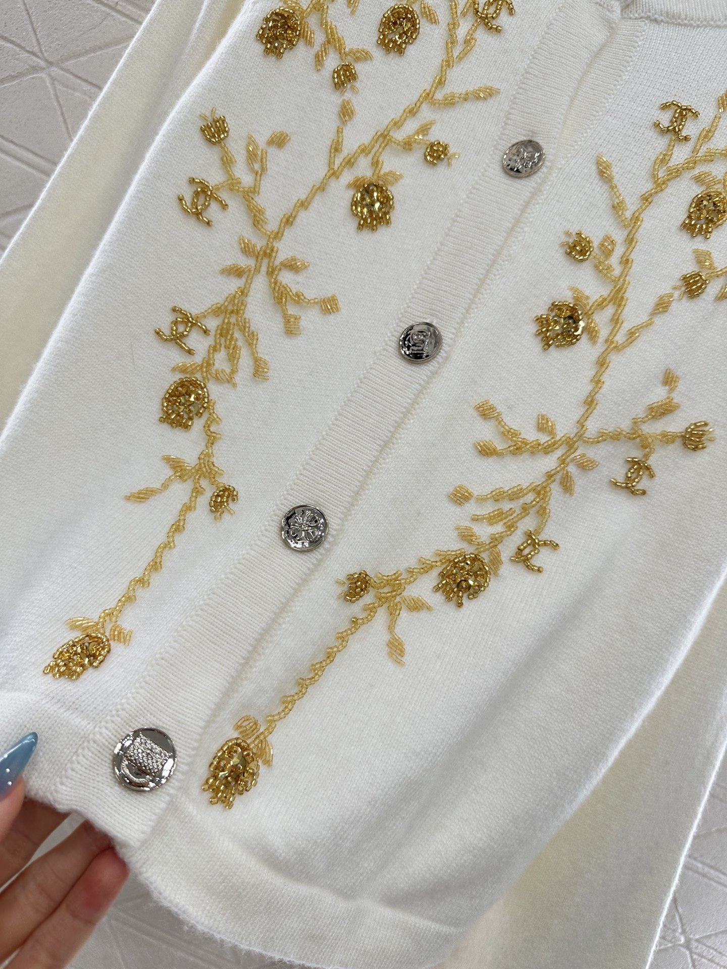 ♥Chane*♥2025新品上架 重工钉珠针织开衫定制YB羊绒纱线织造，密度细针织造，清晰毛感肌理，舒适